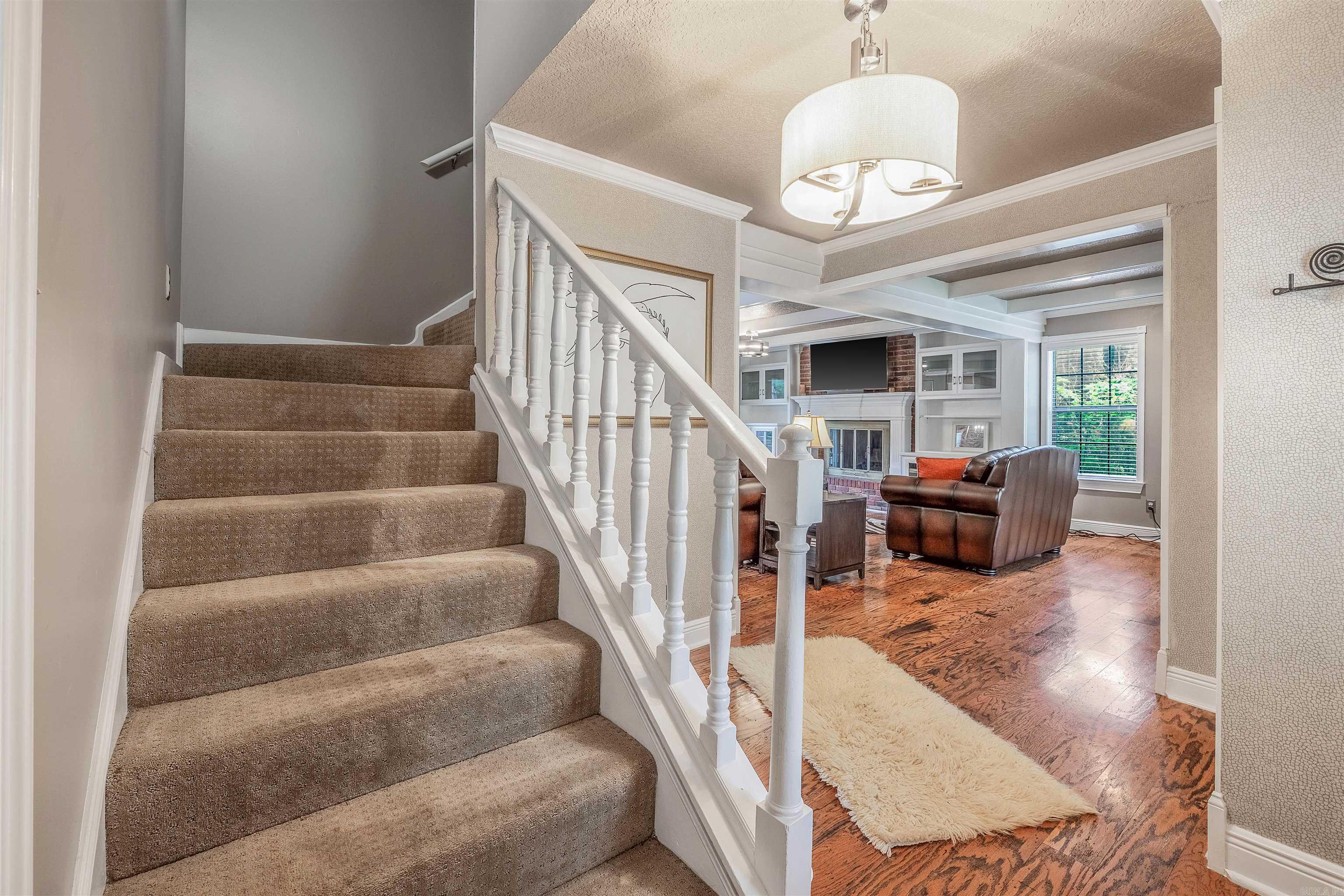 77  Stoneledge Drive  Maumelle, AR