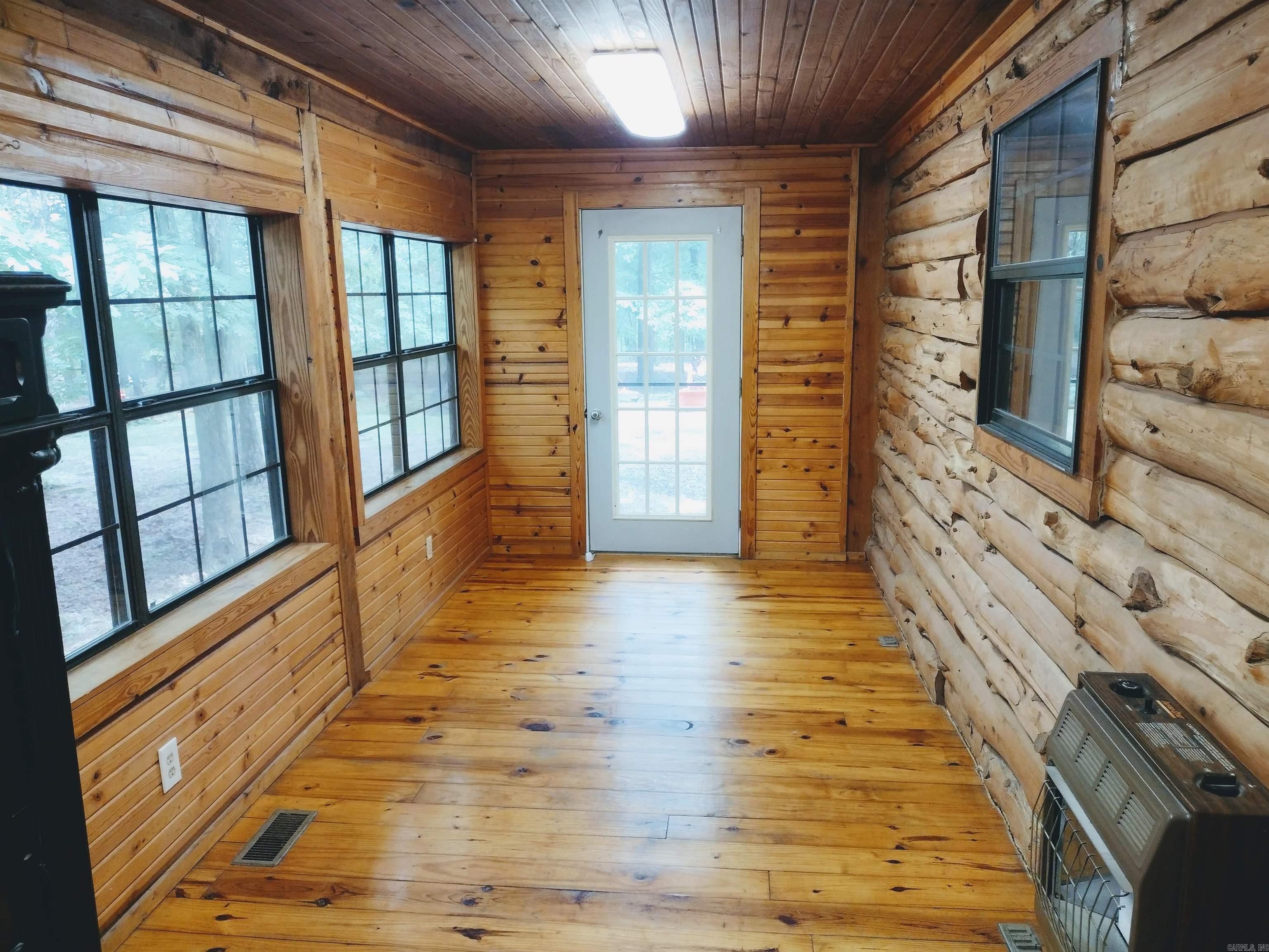 2290  Cove RD  Mountain View, AR