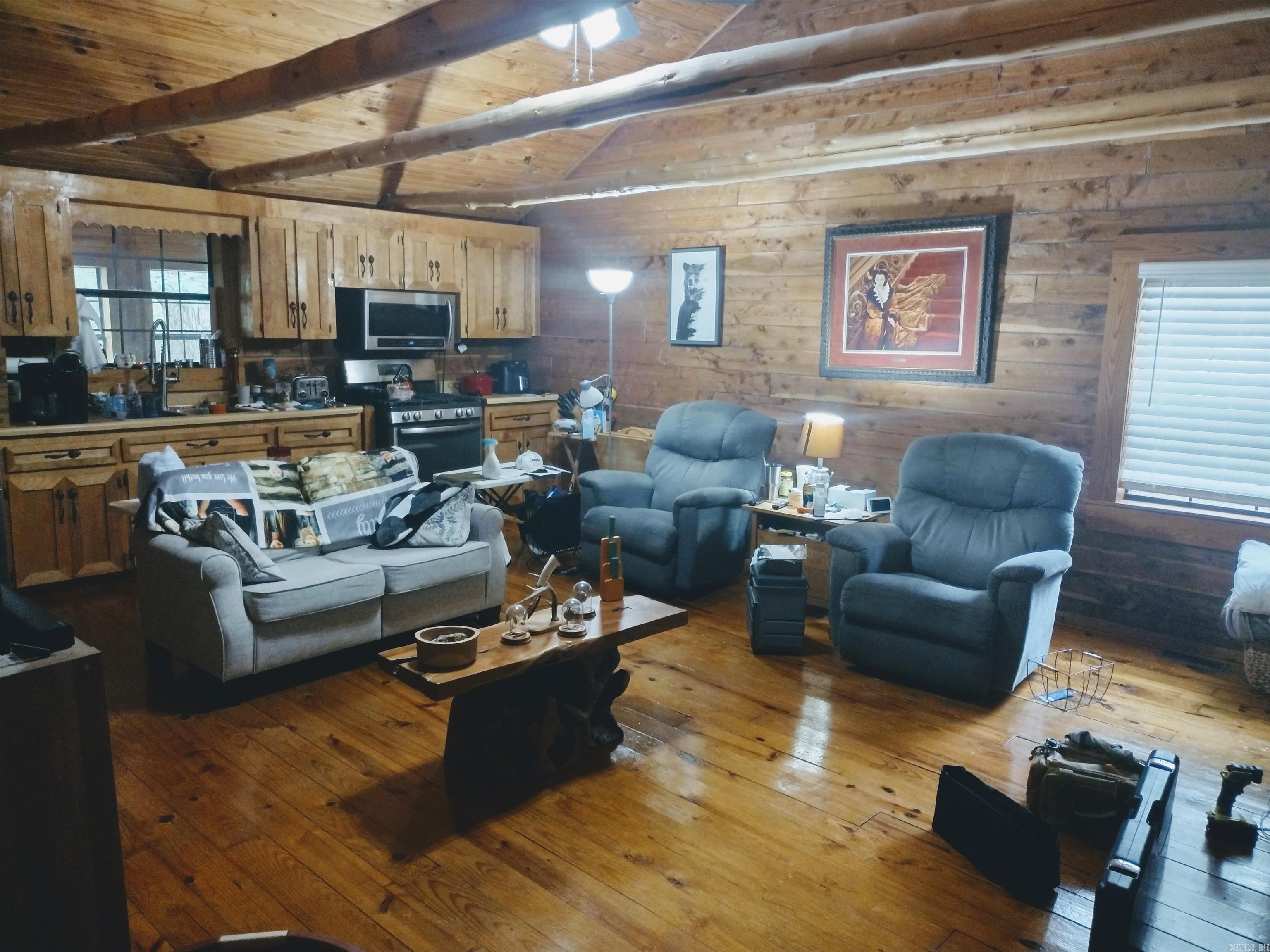2290  Cove RD  Mountain View, AR