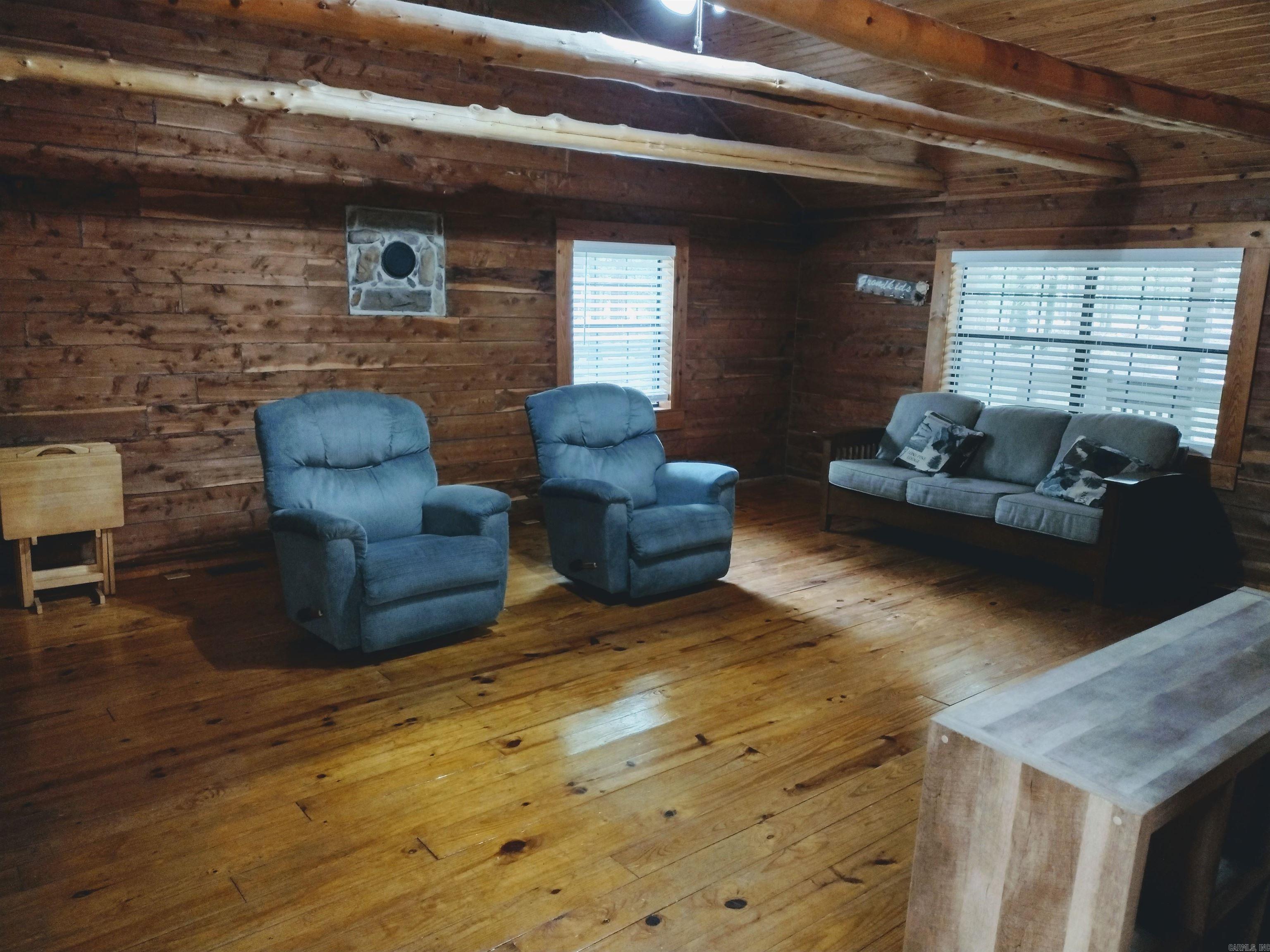 2290  Cove RD  Mountain View, AR