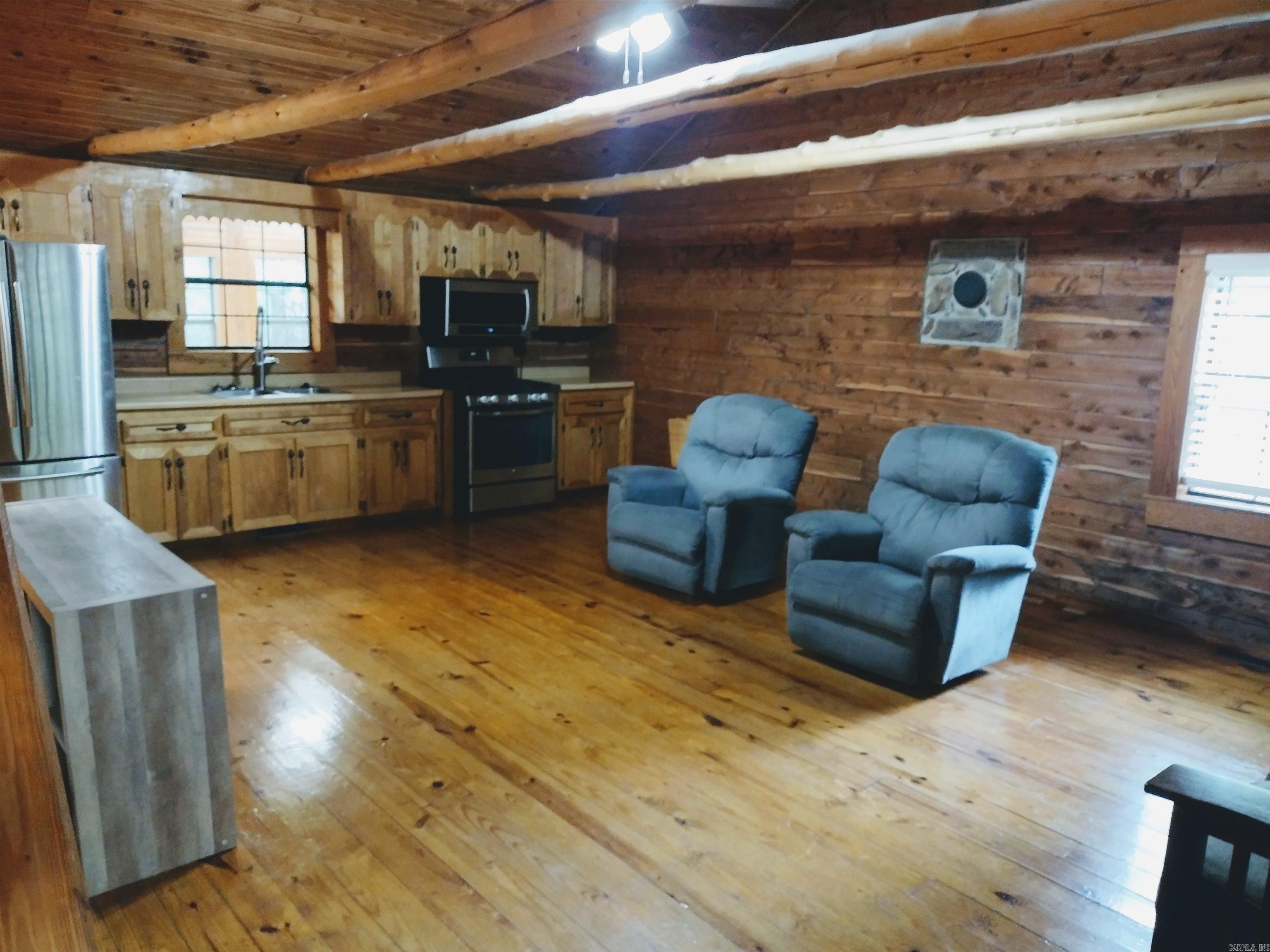 2290  Cove RD  Mountain View, AR