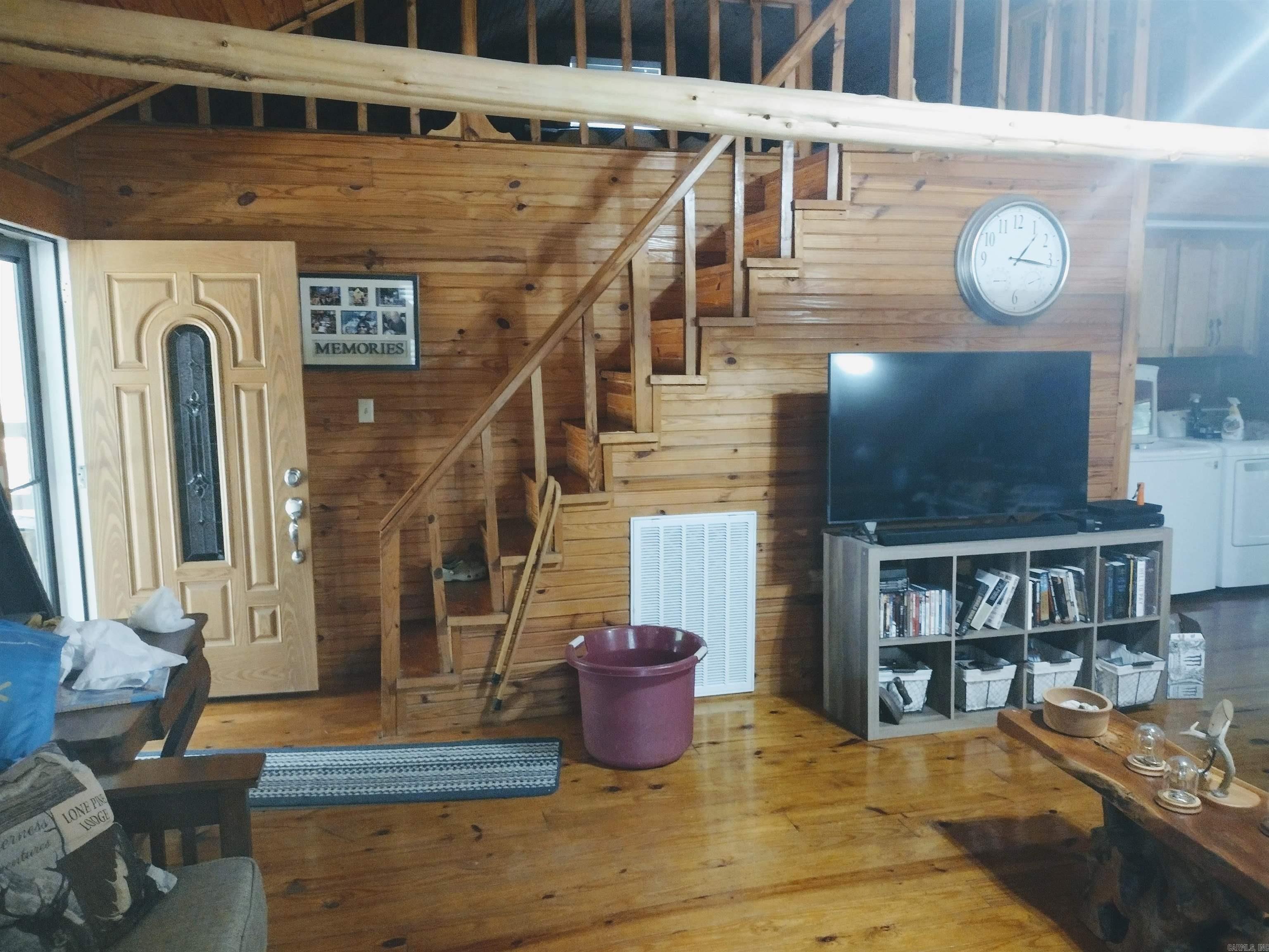 2290  Cove RD  Mountain View, AR