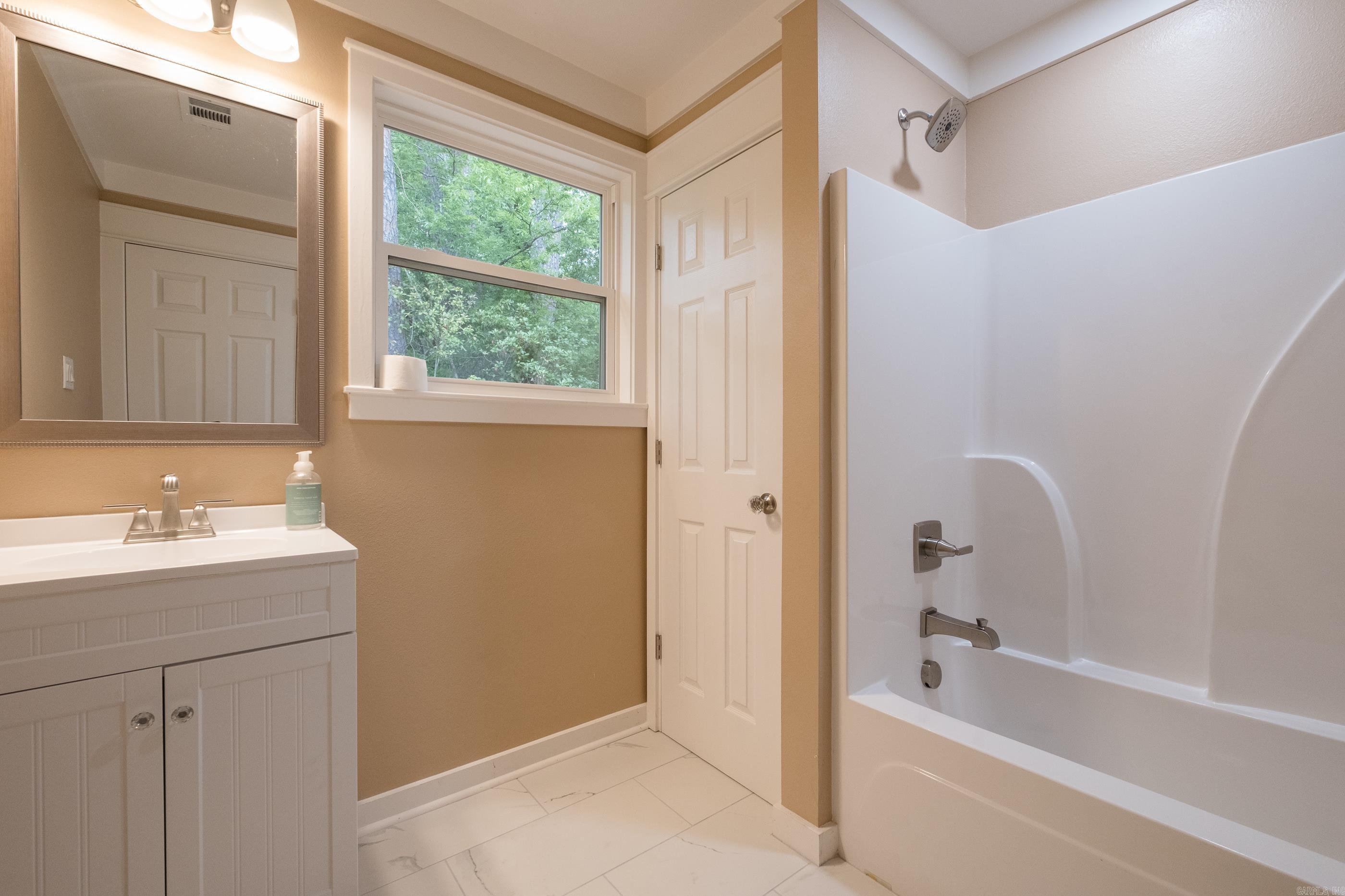 11316  Barrett  Roland, AR