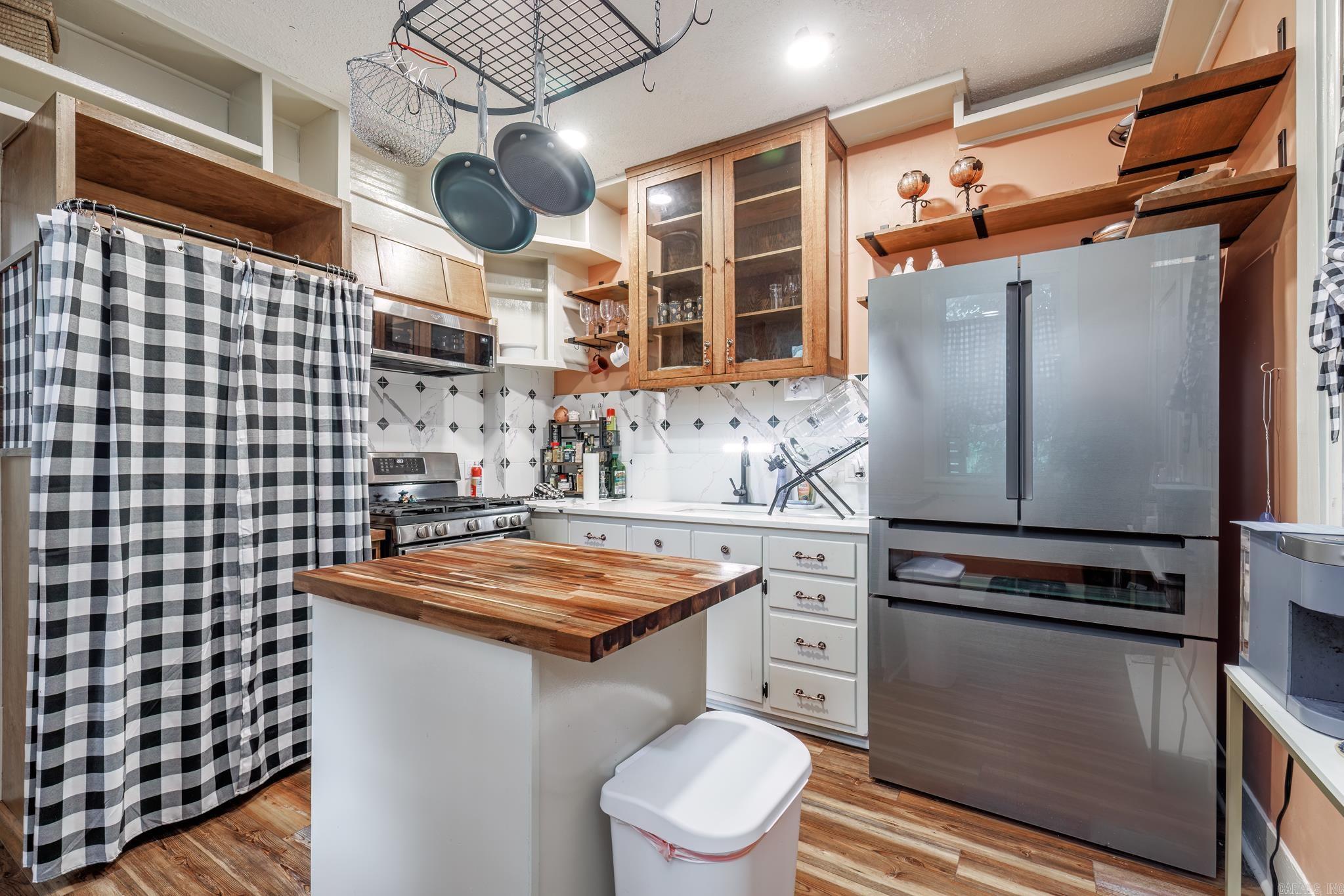 321  Hazel  Hot Springs, AR