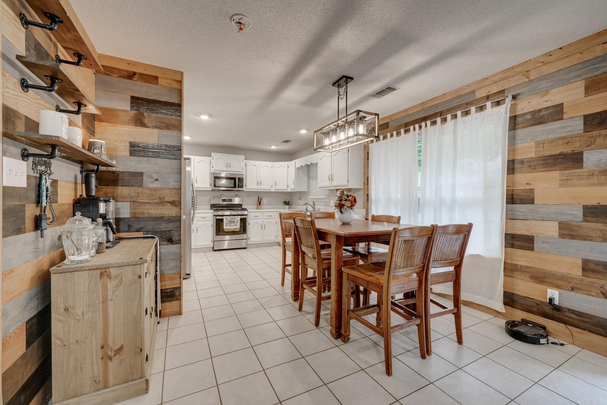 306  Ray  Cabot, AR