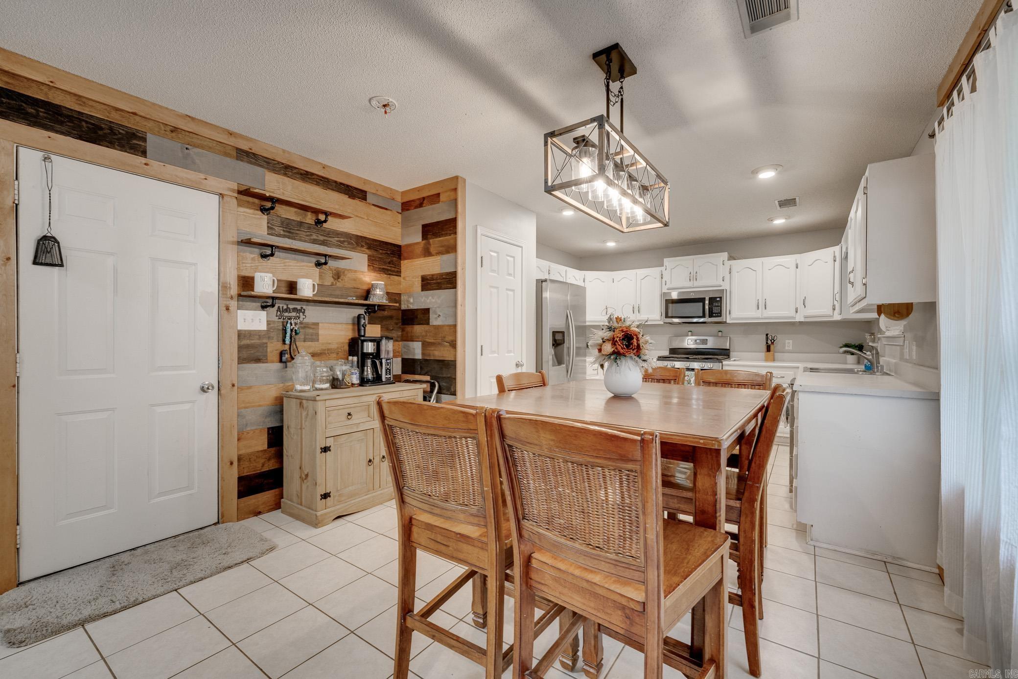 306  Ray  Cabot, AR