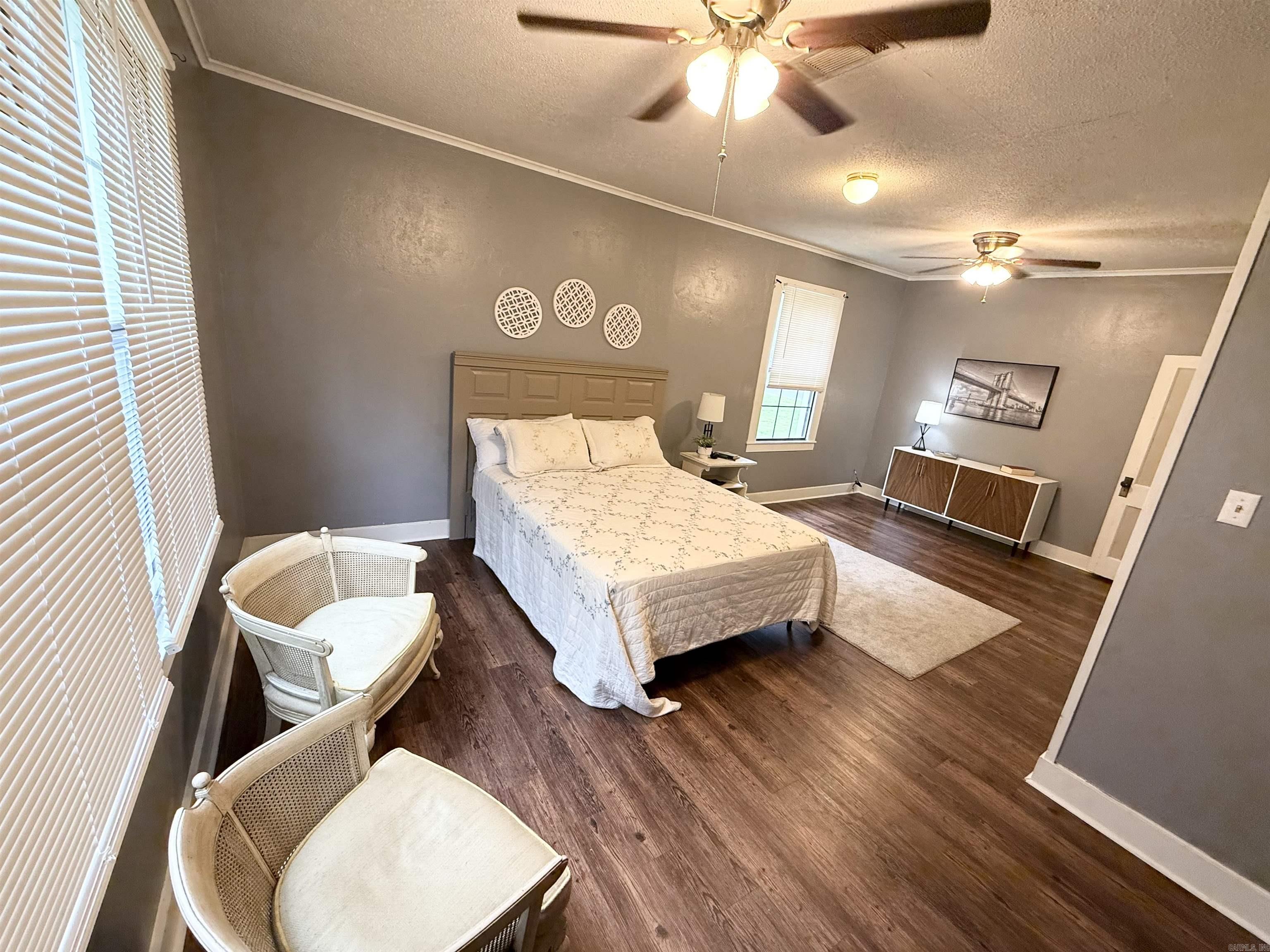 909  Pine  Crossett, AR
