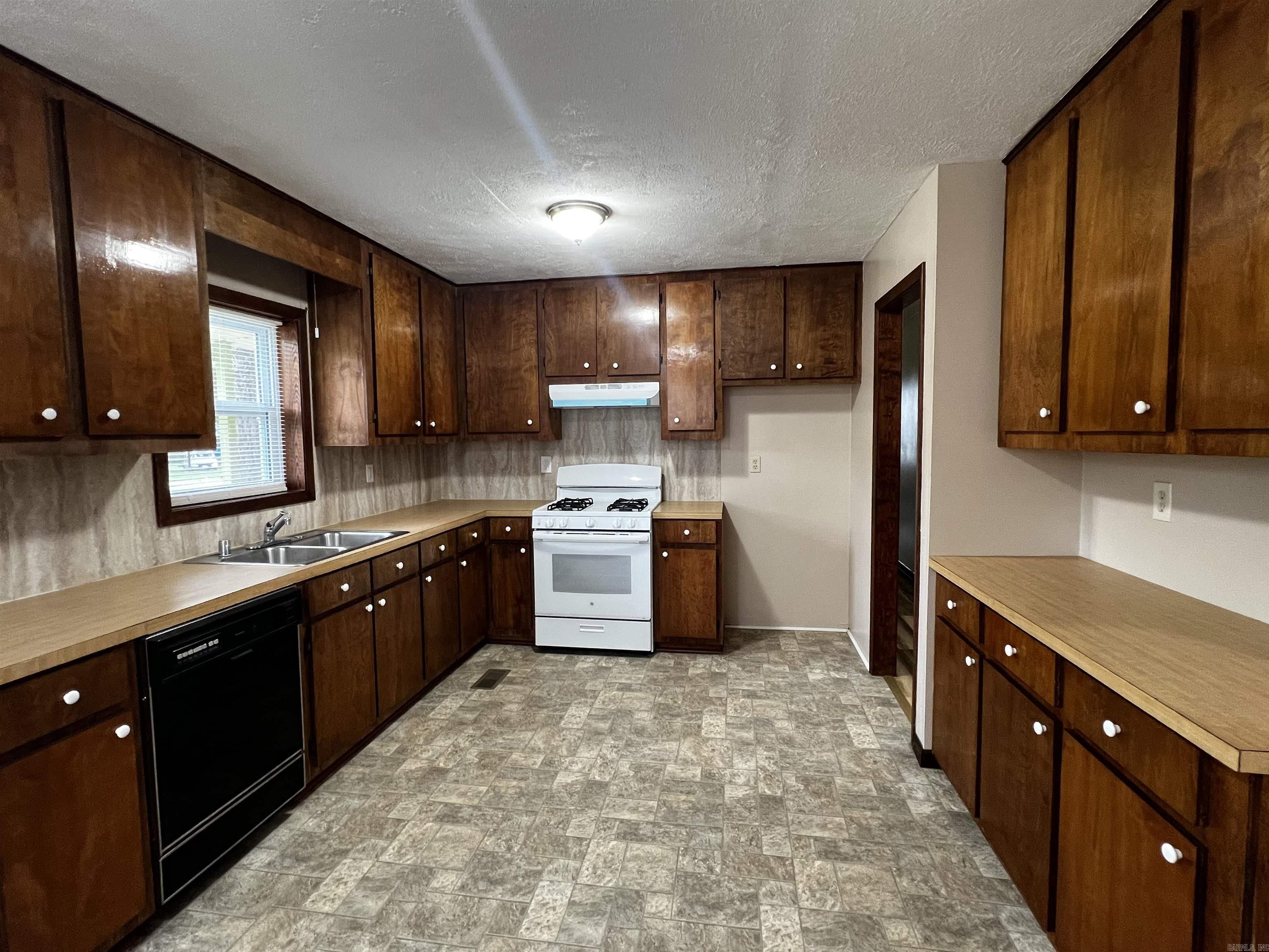 80  Green  Batesville, AR
