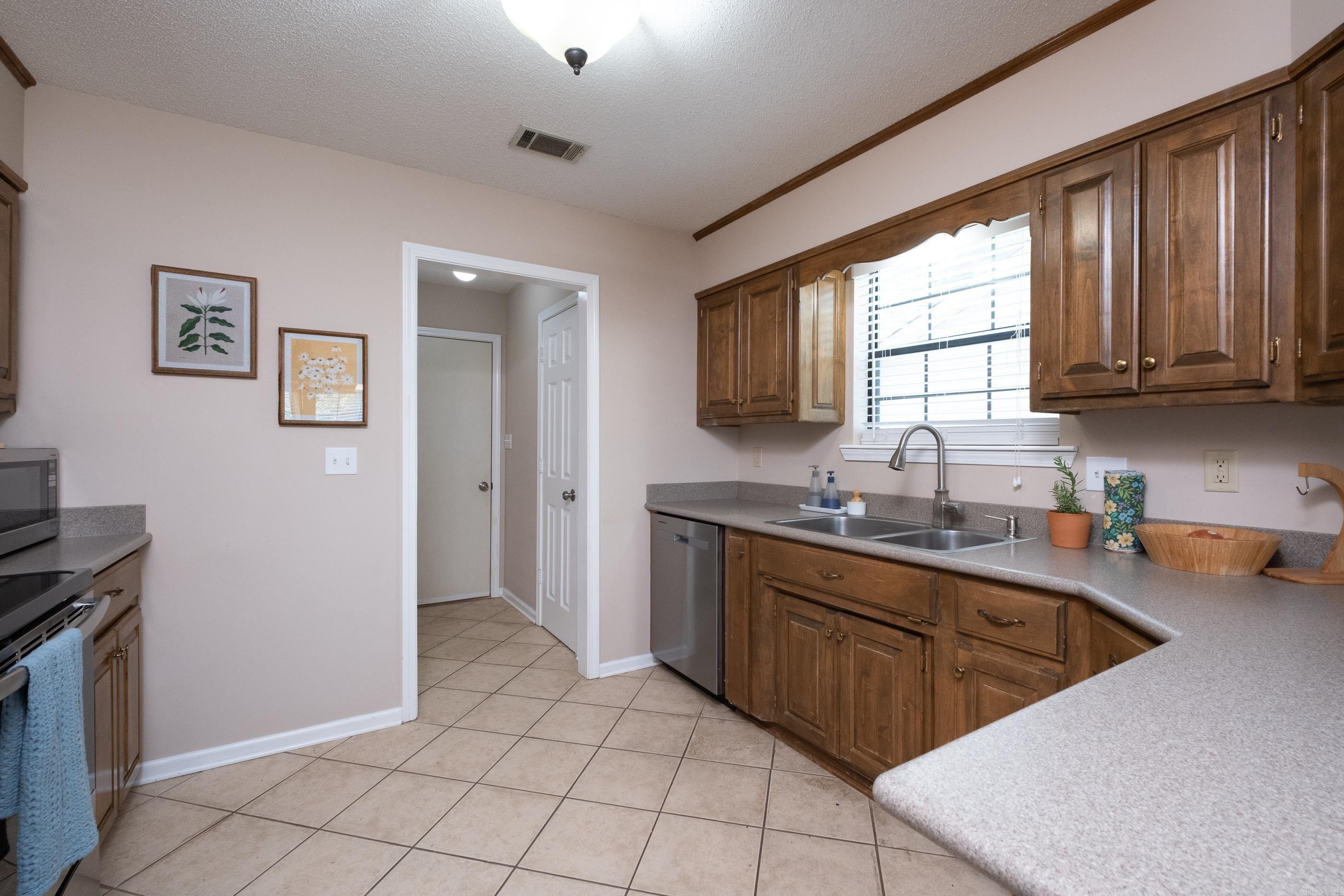 2418  Hickorynut  Little Rock, AR