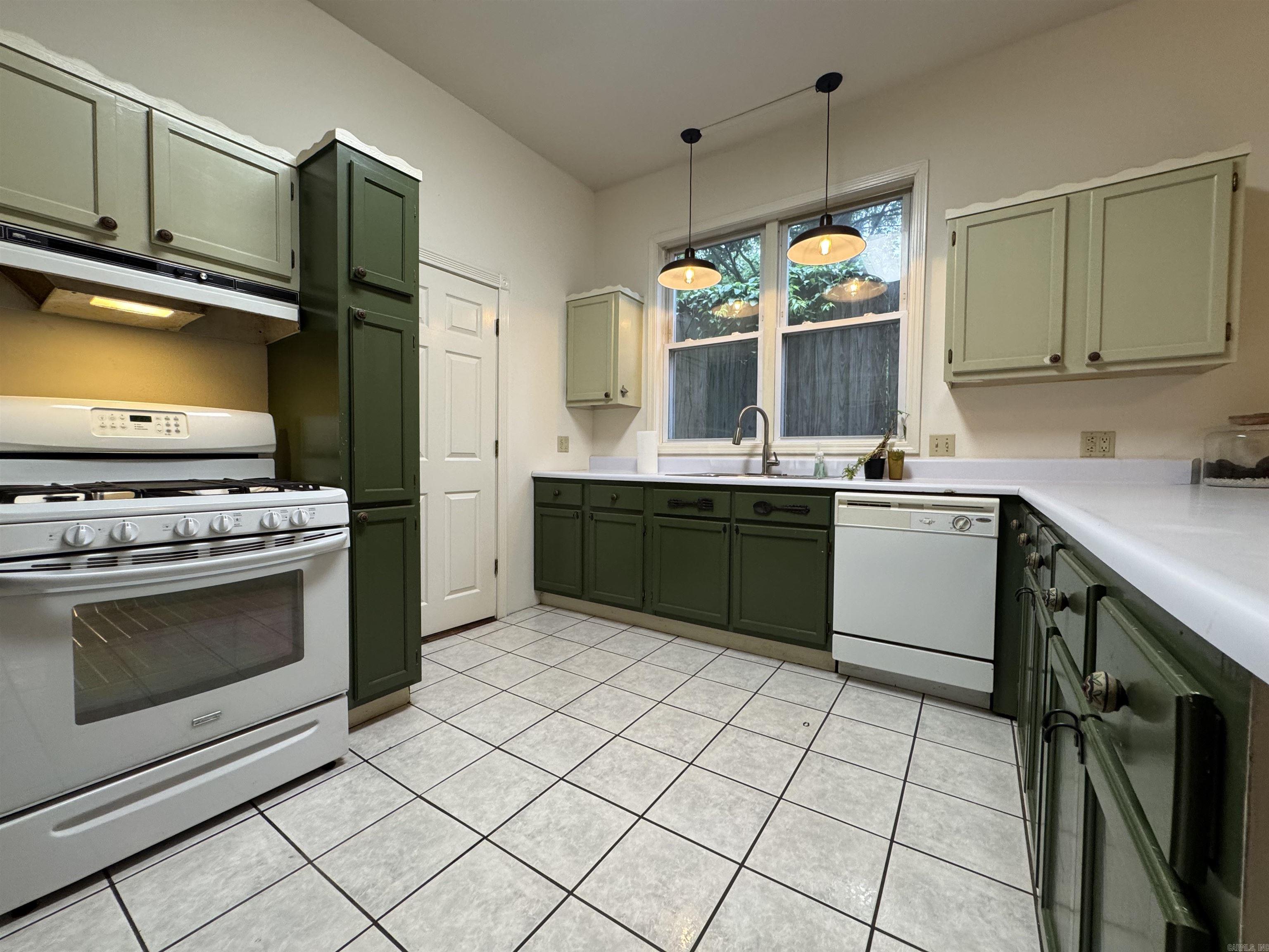 117  Rose  Hot Springs, AR