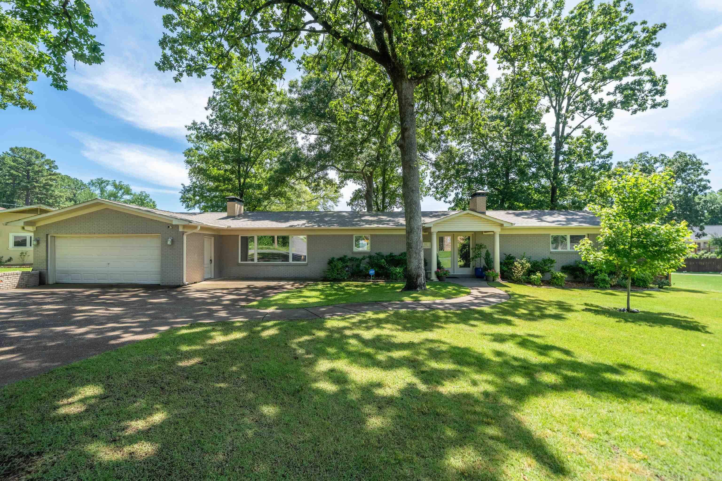 215  Gregory  Hot Springs, AR