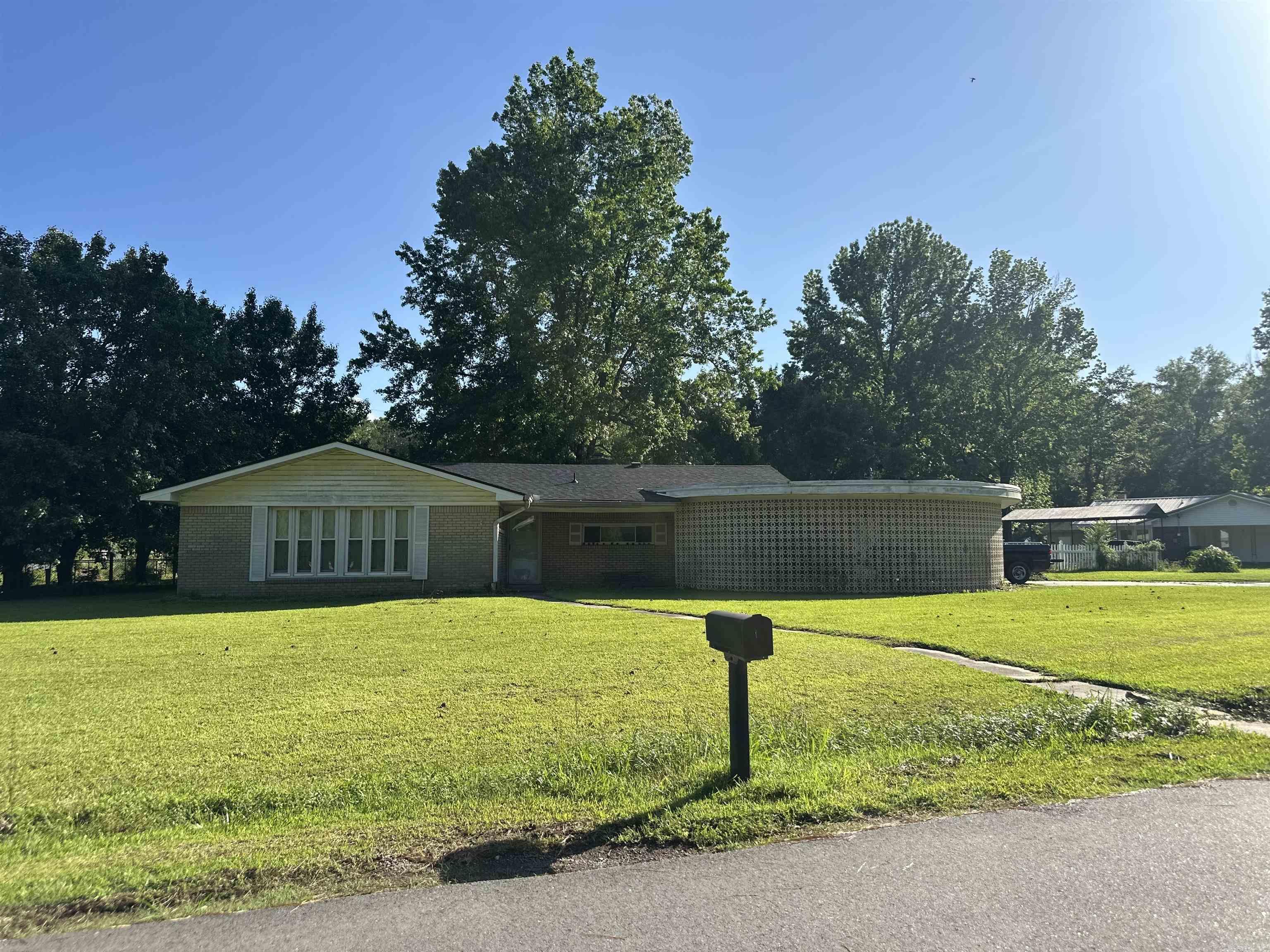 7437  Suburbia  Pine Bluff, AR