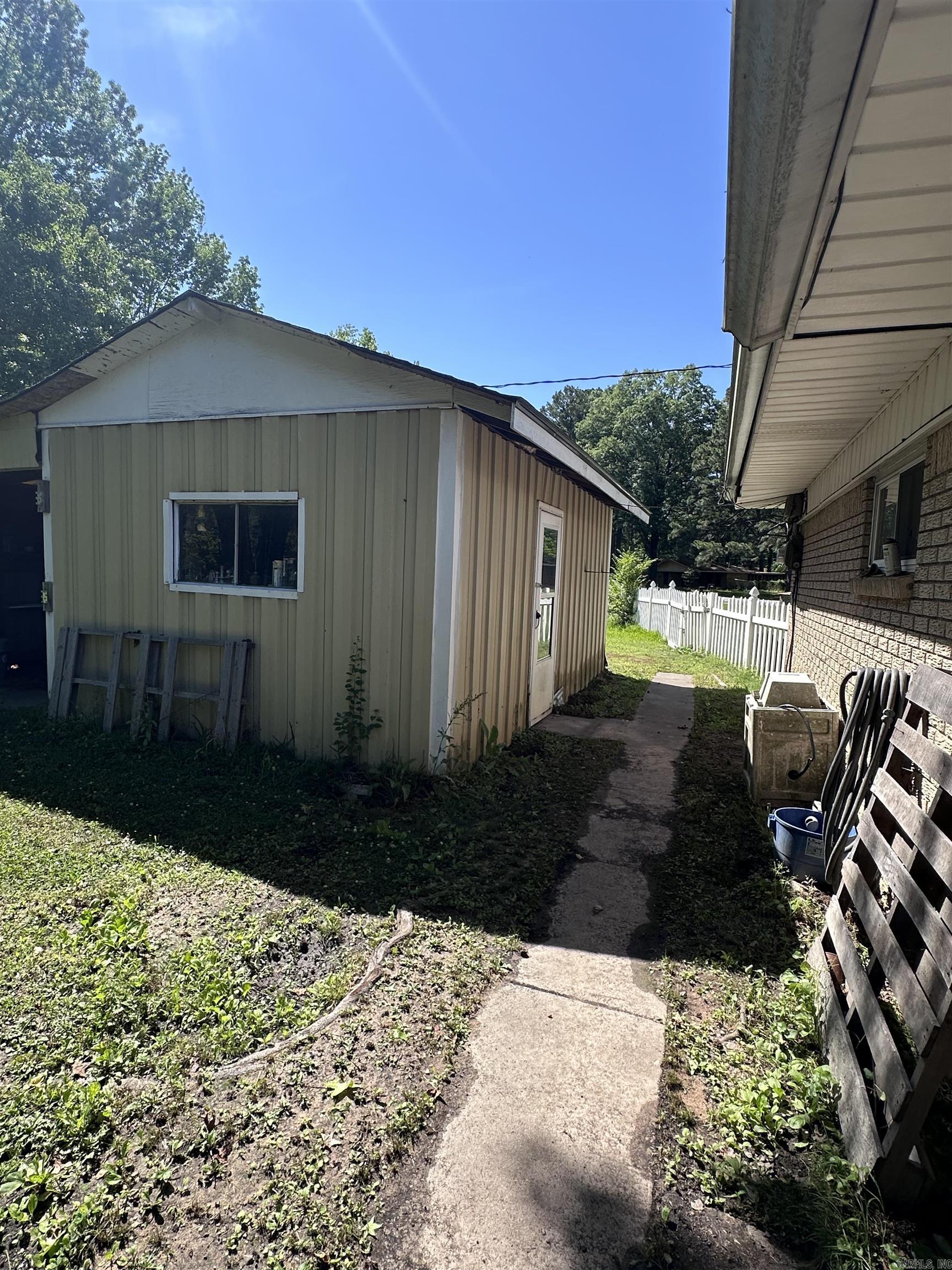 7437  Suburbia  Pine Bluff, AR