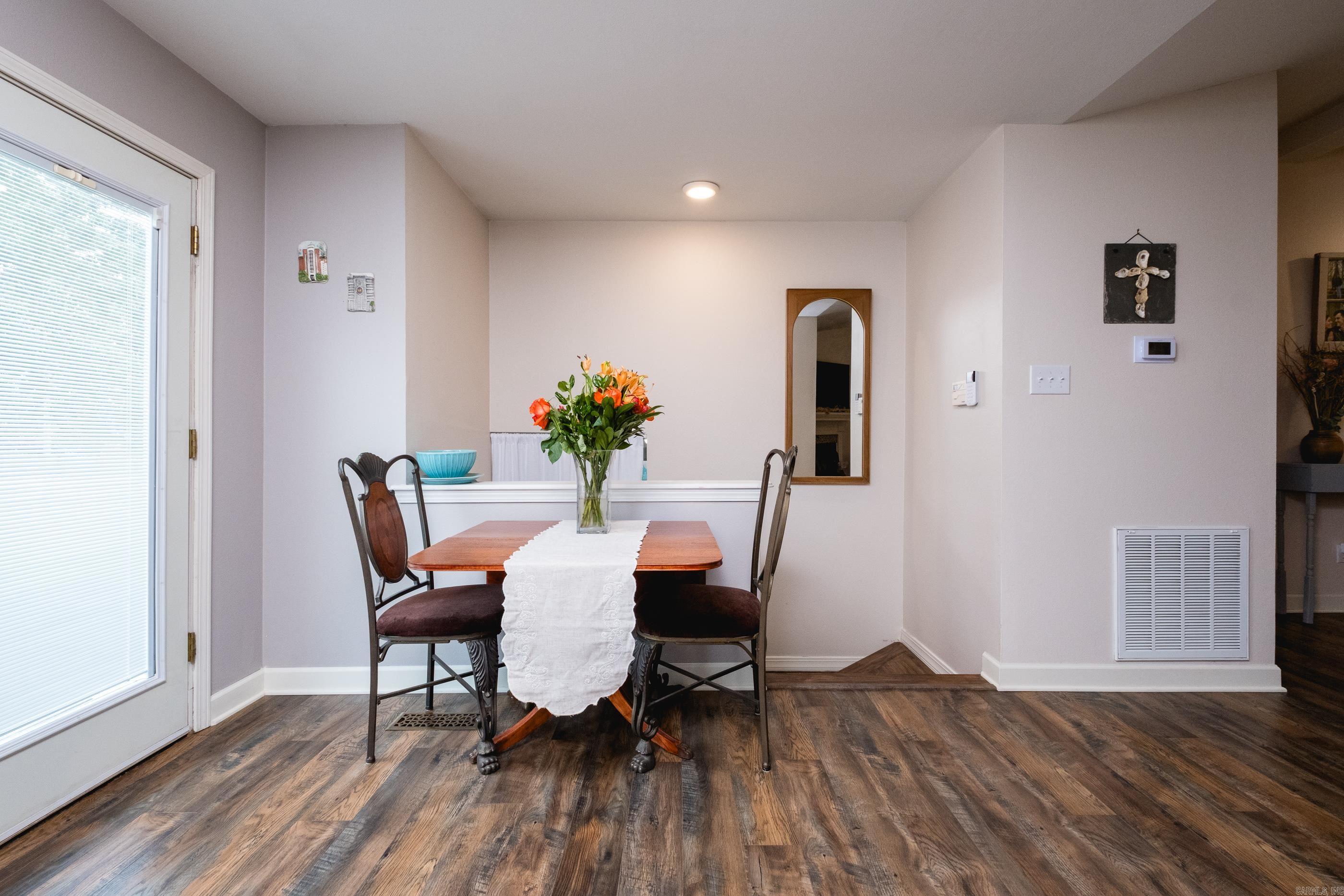 1520  Calgary  Little Rock, AR