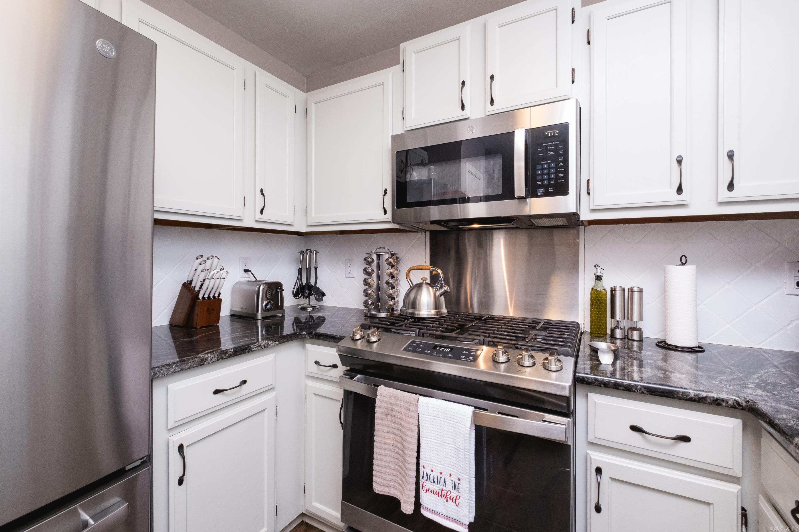 1520  Calgary  Little Rock, AR
