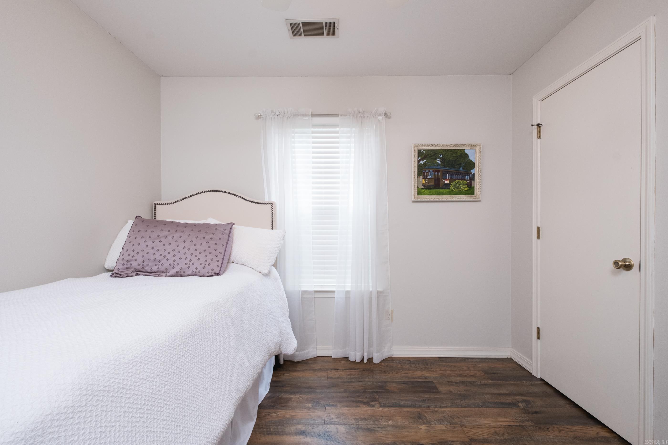 1520  Calgary  Little Rock, AR