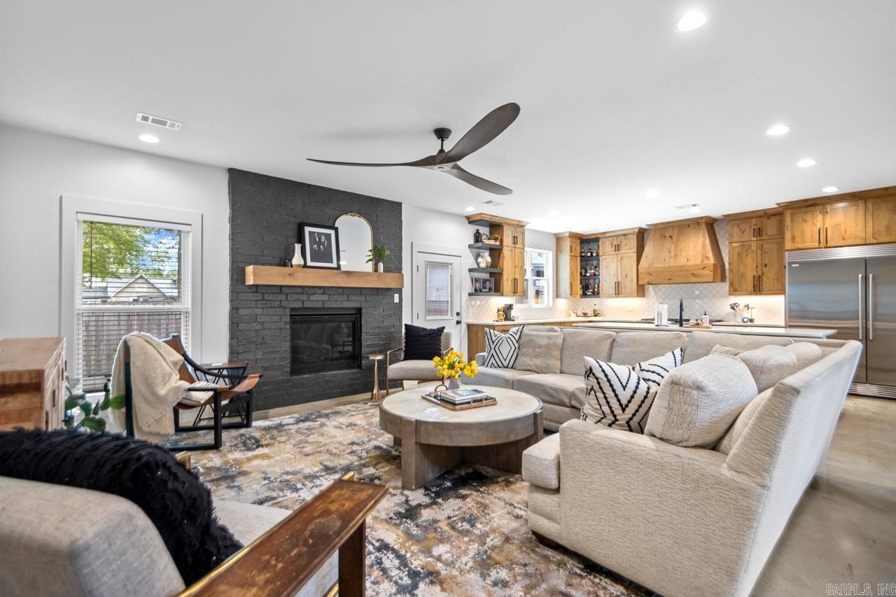 305 W Cross  Benton, AR