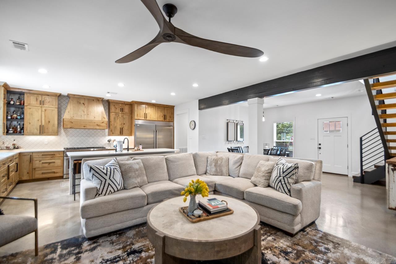 305 W Cross  Benton, AR