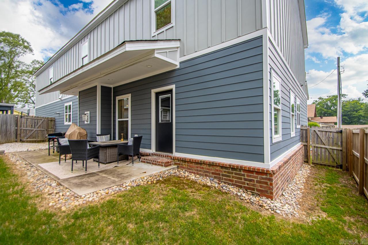 305 W Cross  Benton, AR