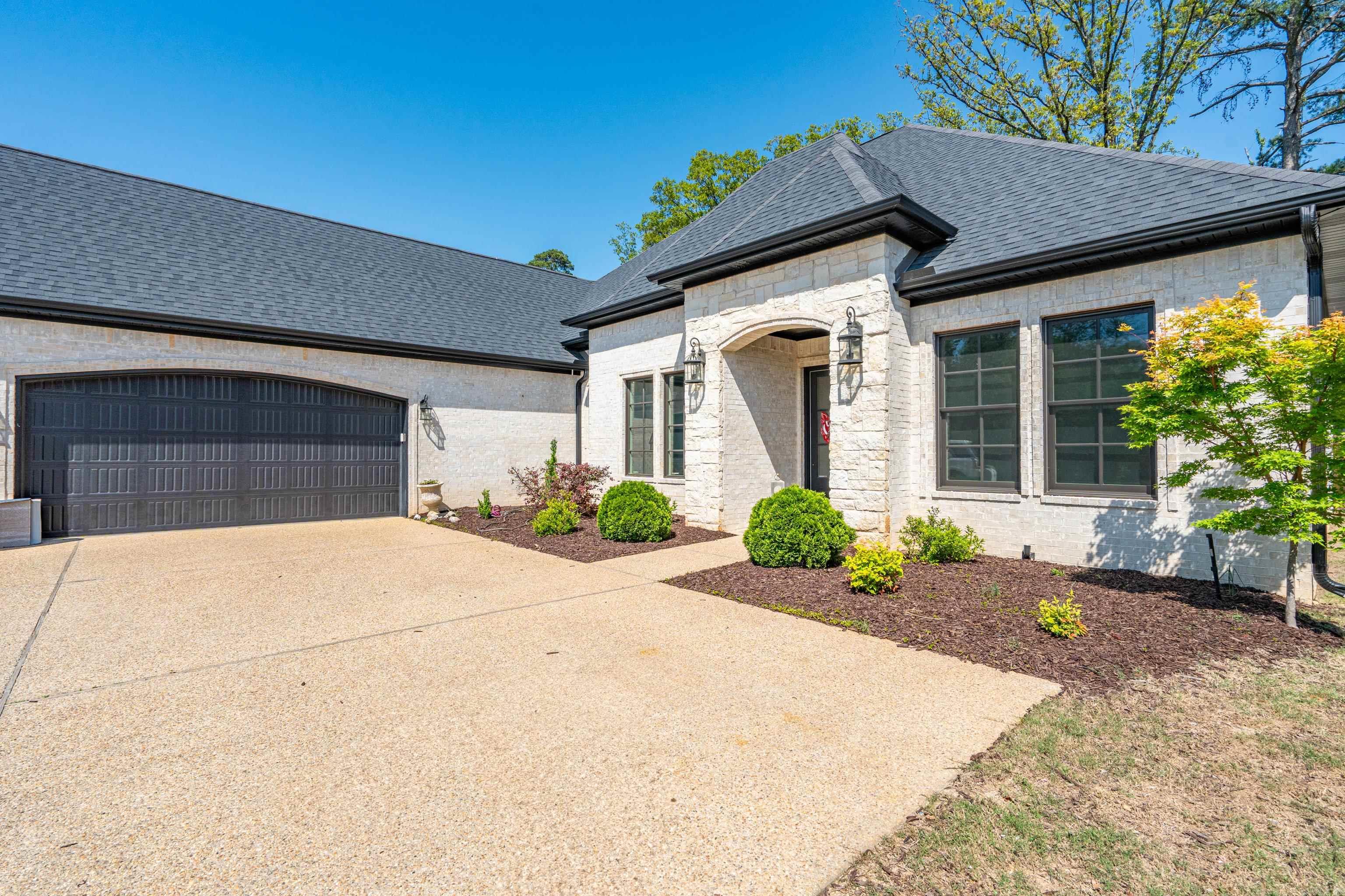 277  Arlington Park  Hot Springs, AR
