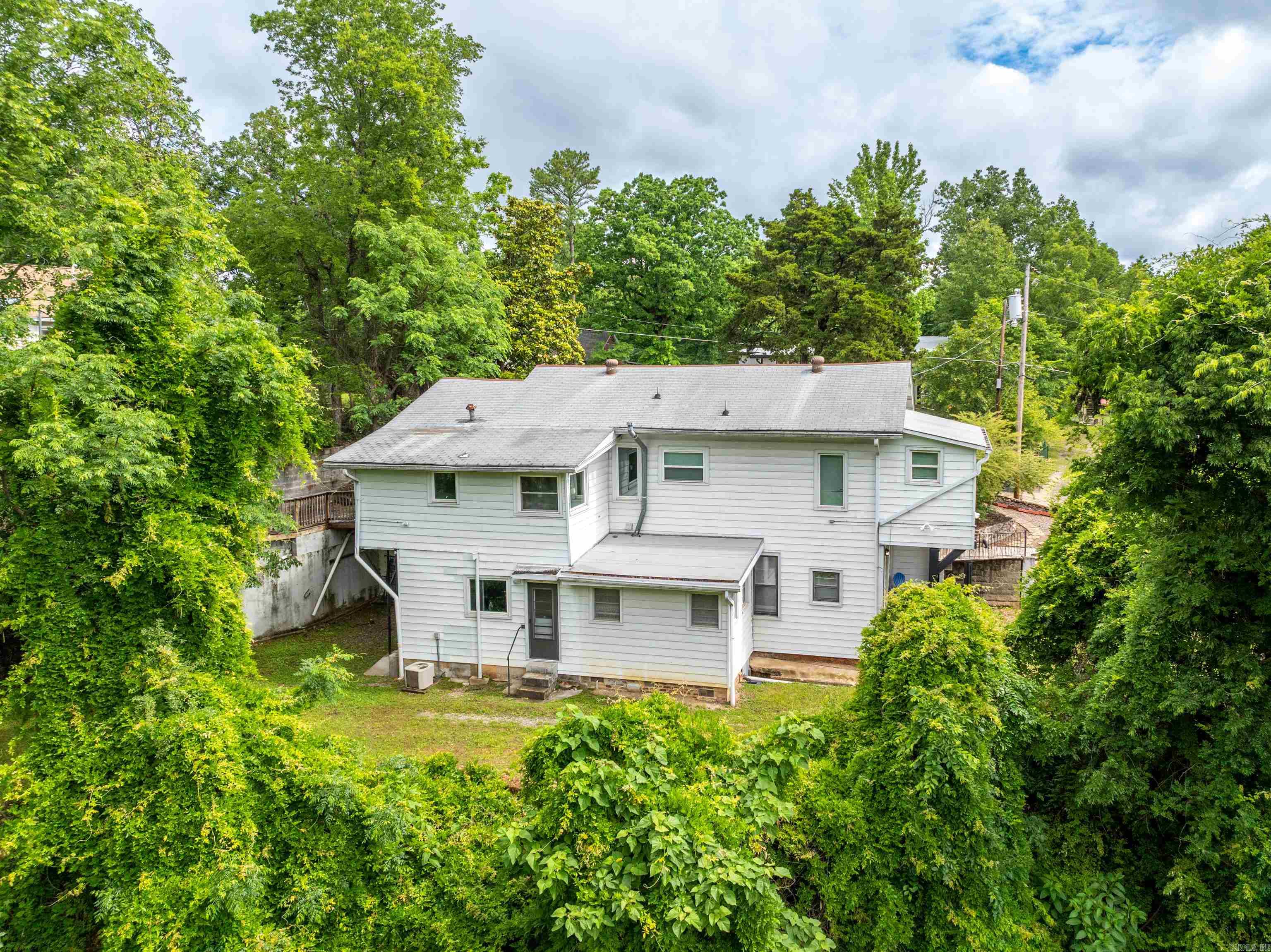 169  Crest  Hot Springs, AR