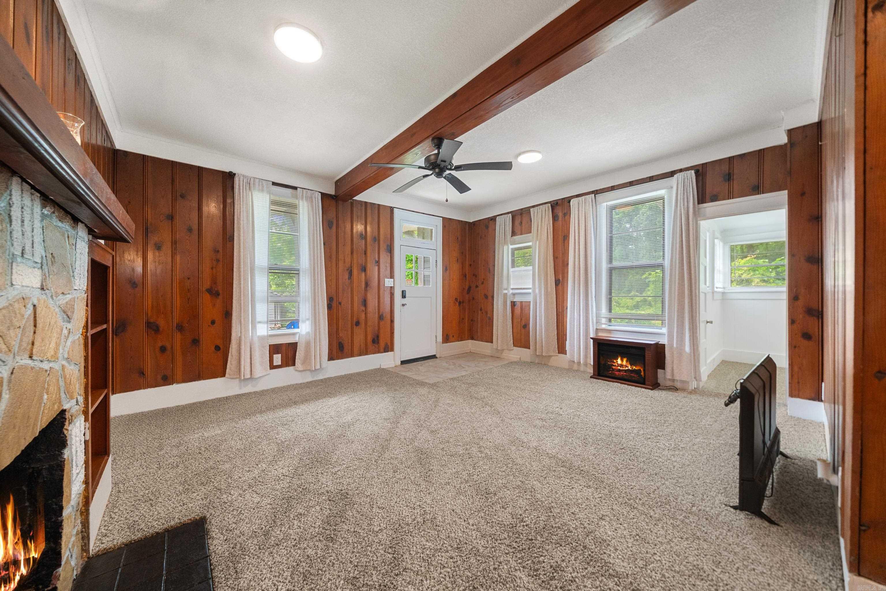 169  Crest  Hot Springs, AR