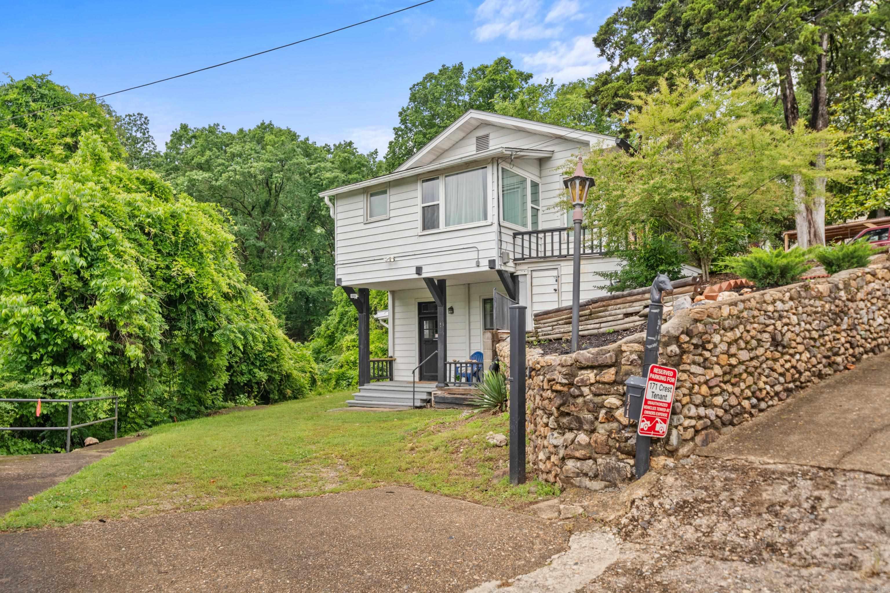 169  Crest  Hot Springs, AR