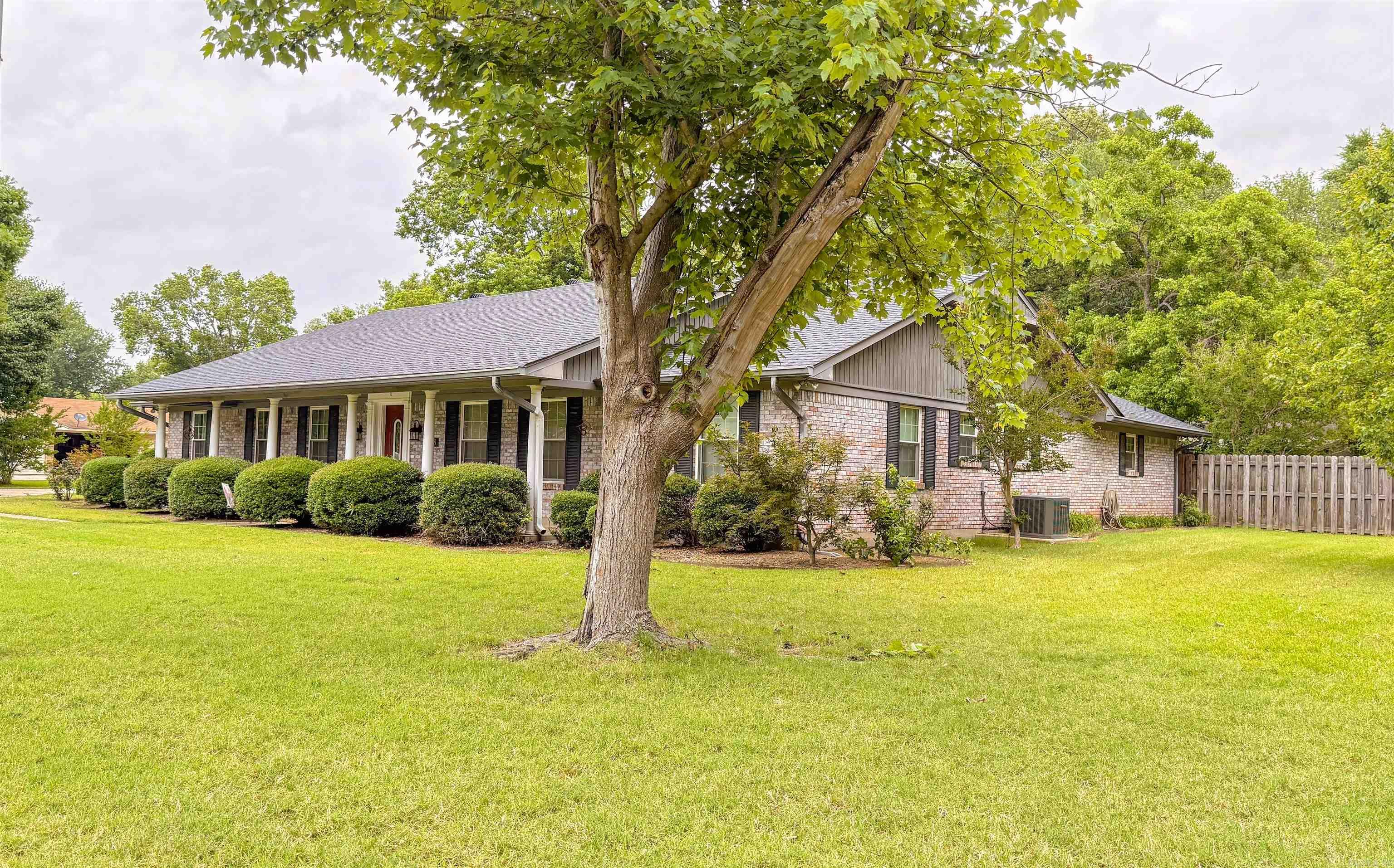 1608 N 3rd McGehee, AR 71654