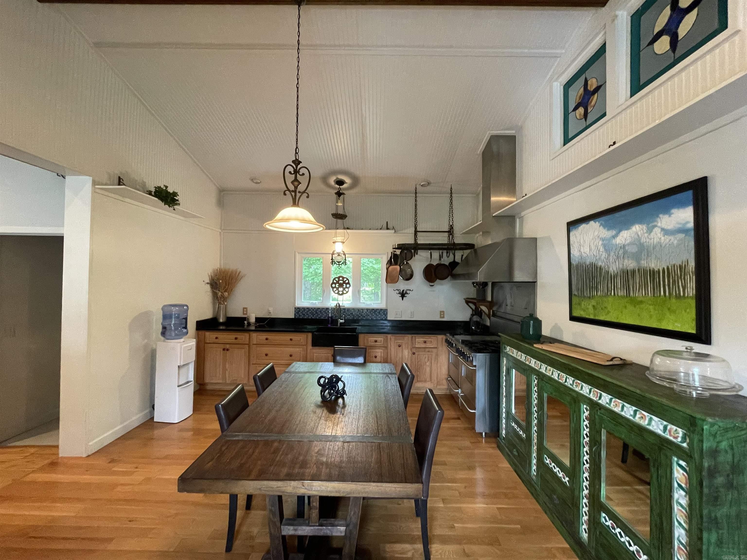 1349  Kahoka  Mountain View, AR