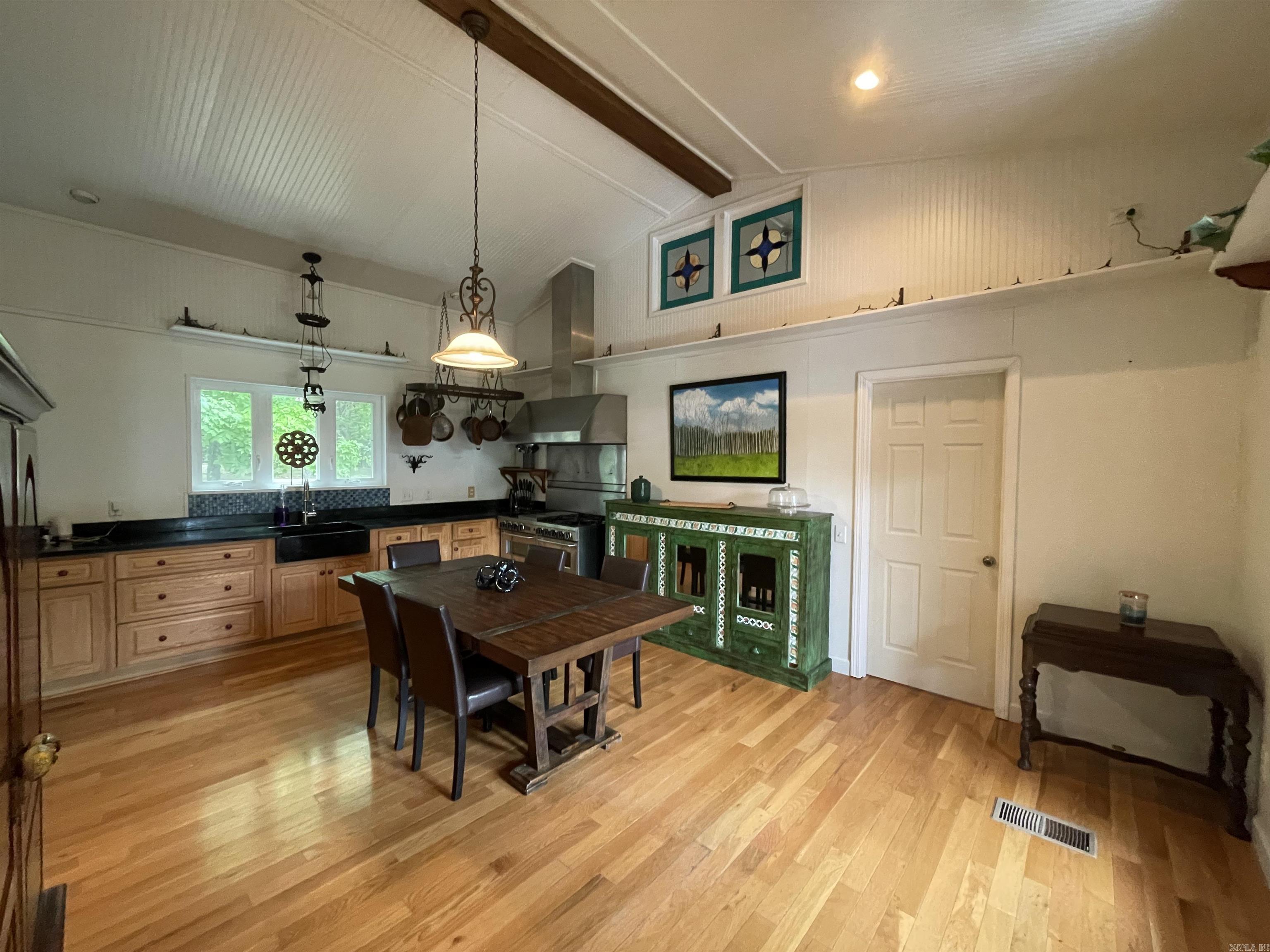 1349  Kahoka  Mountain View, AR