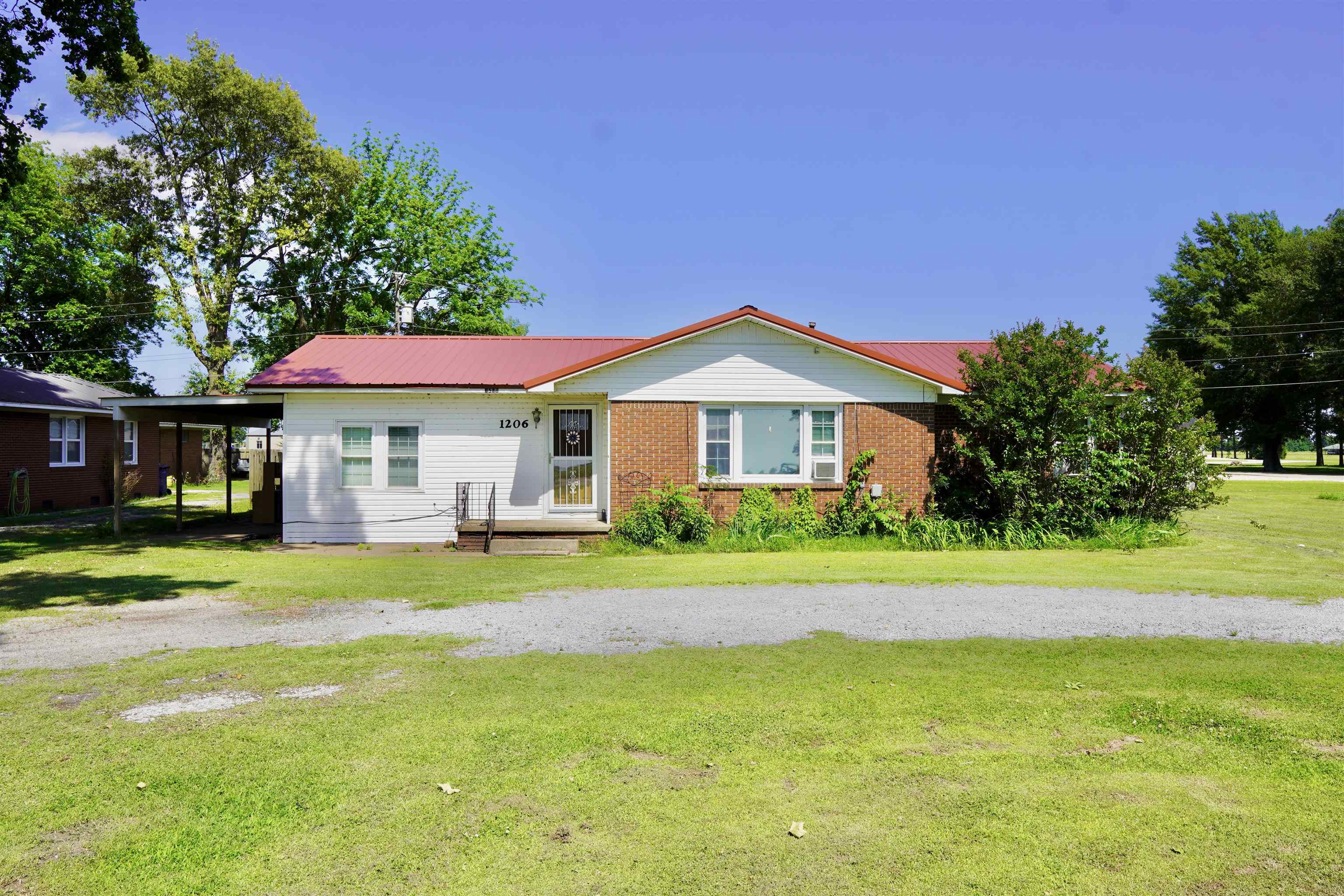 1206 S Main  Leachville, AR