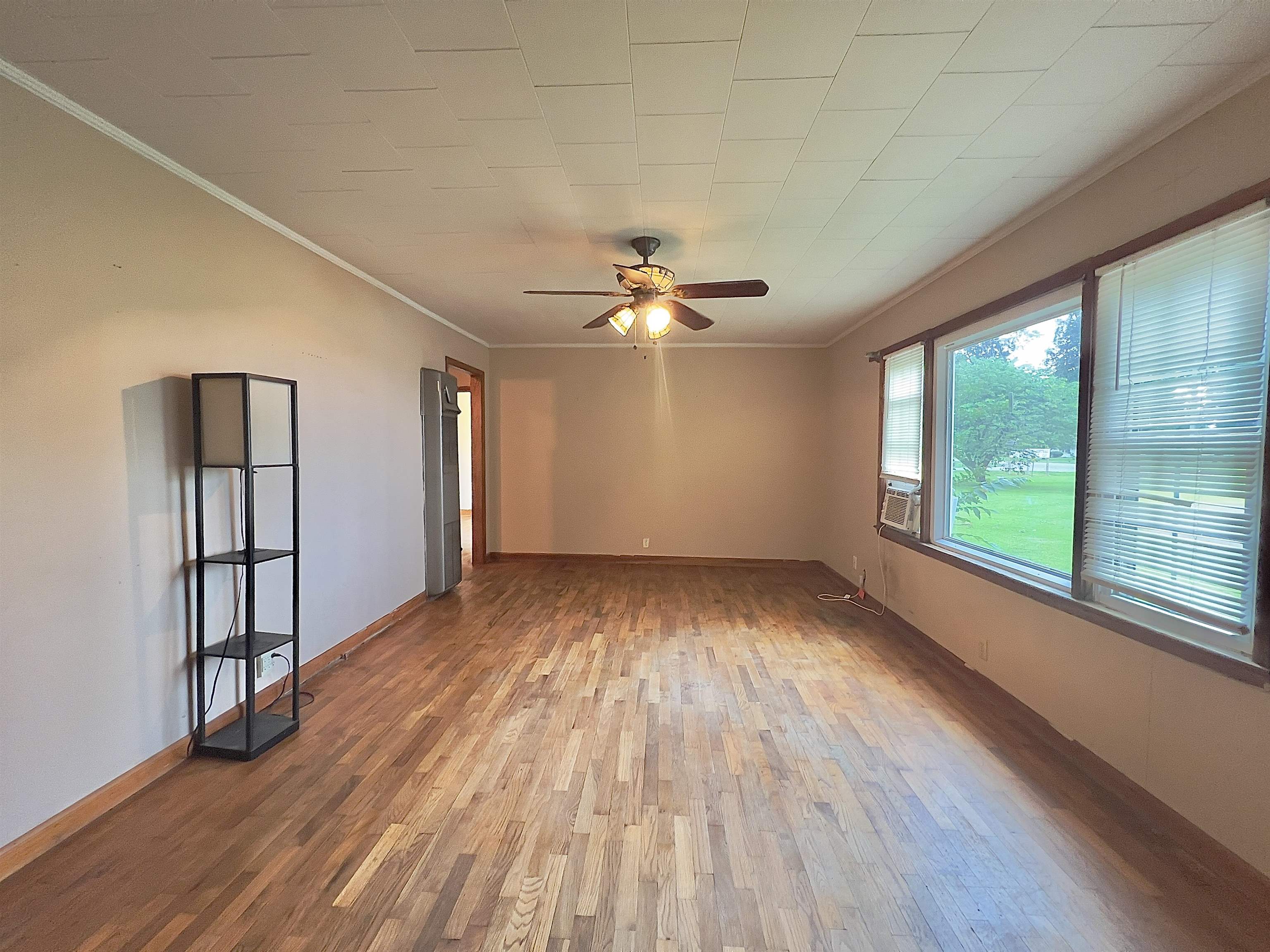 1206 S Main  Leachville, AR
