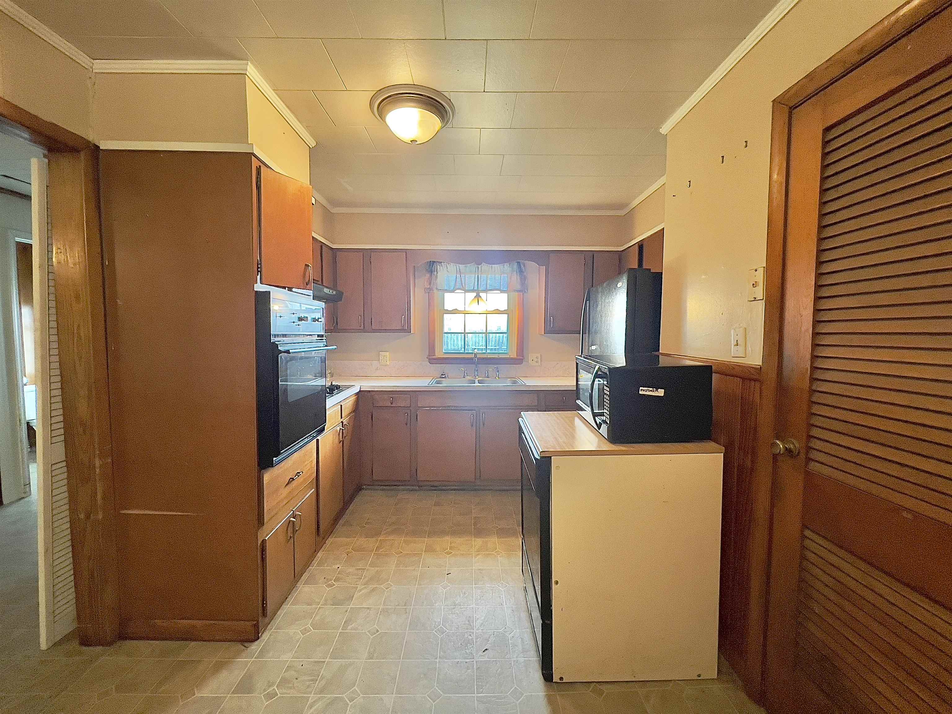 1206 S Main  Leachville, AR