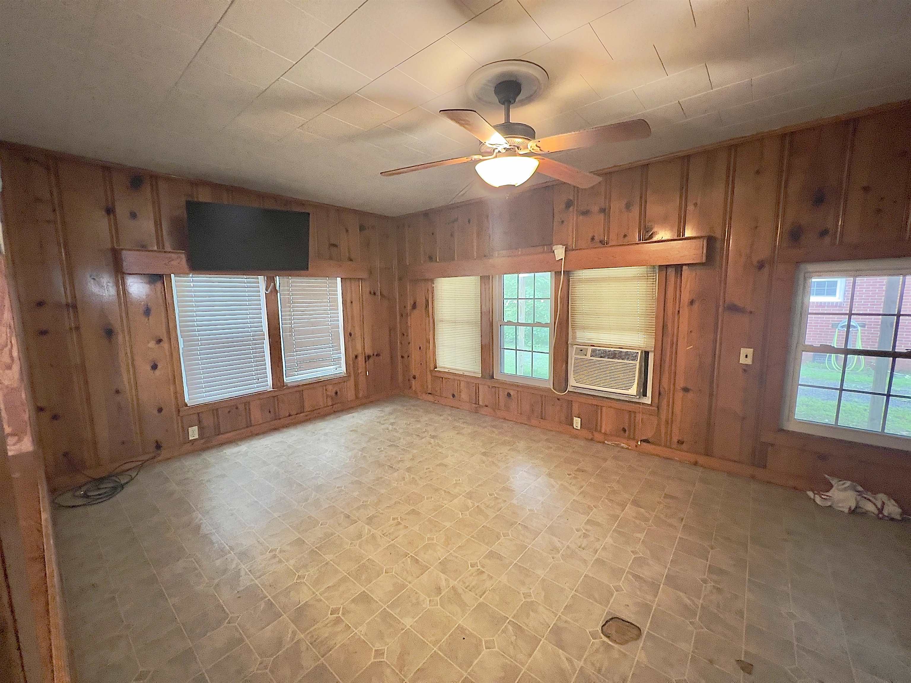 1206 S Main  Leachville, AR
