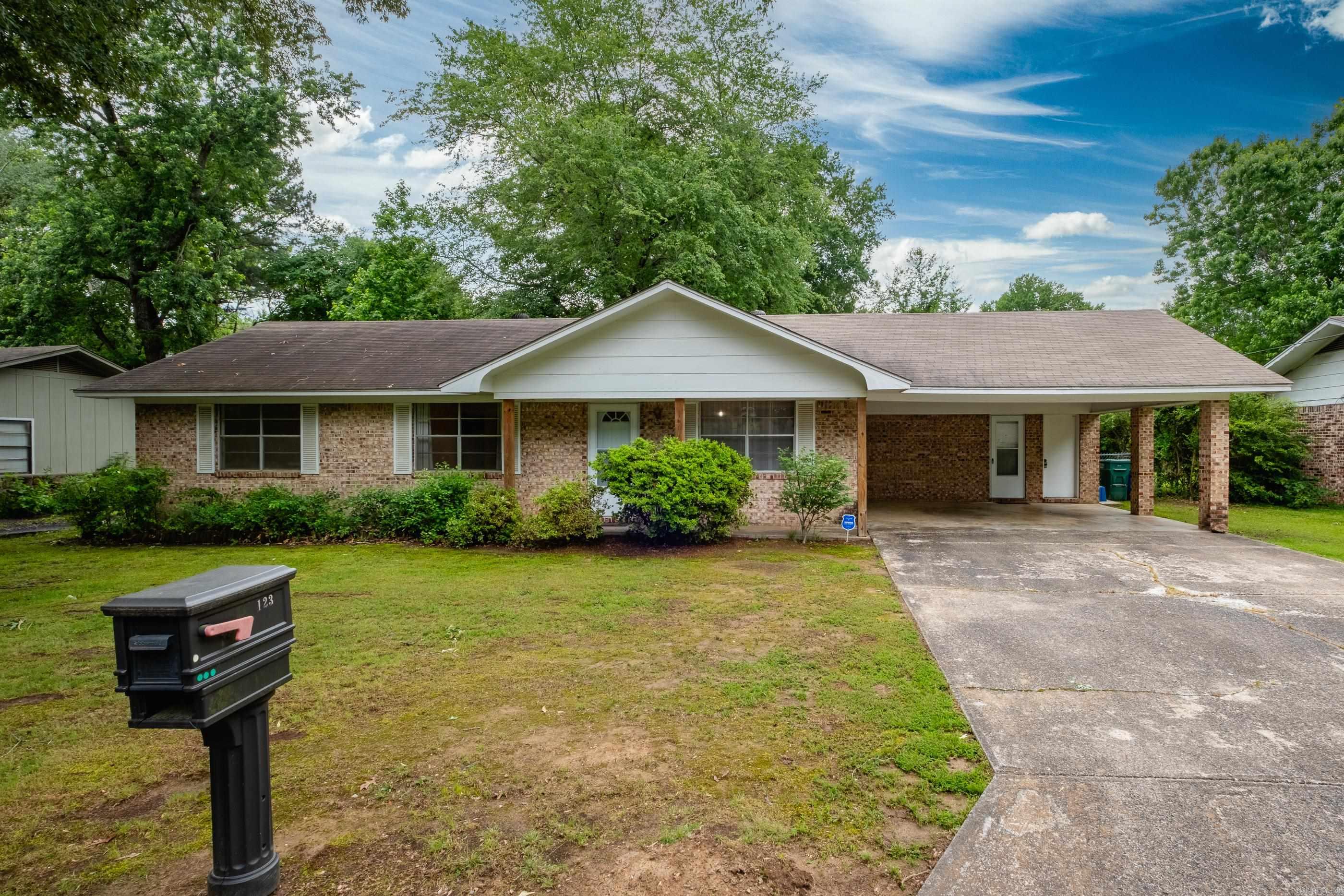123  Shamrock  Conway, AR