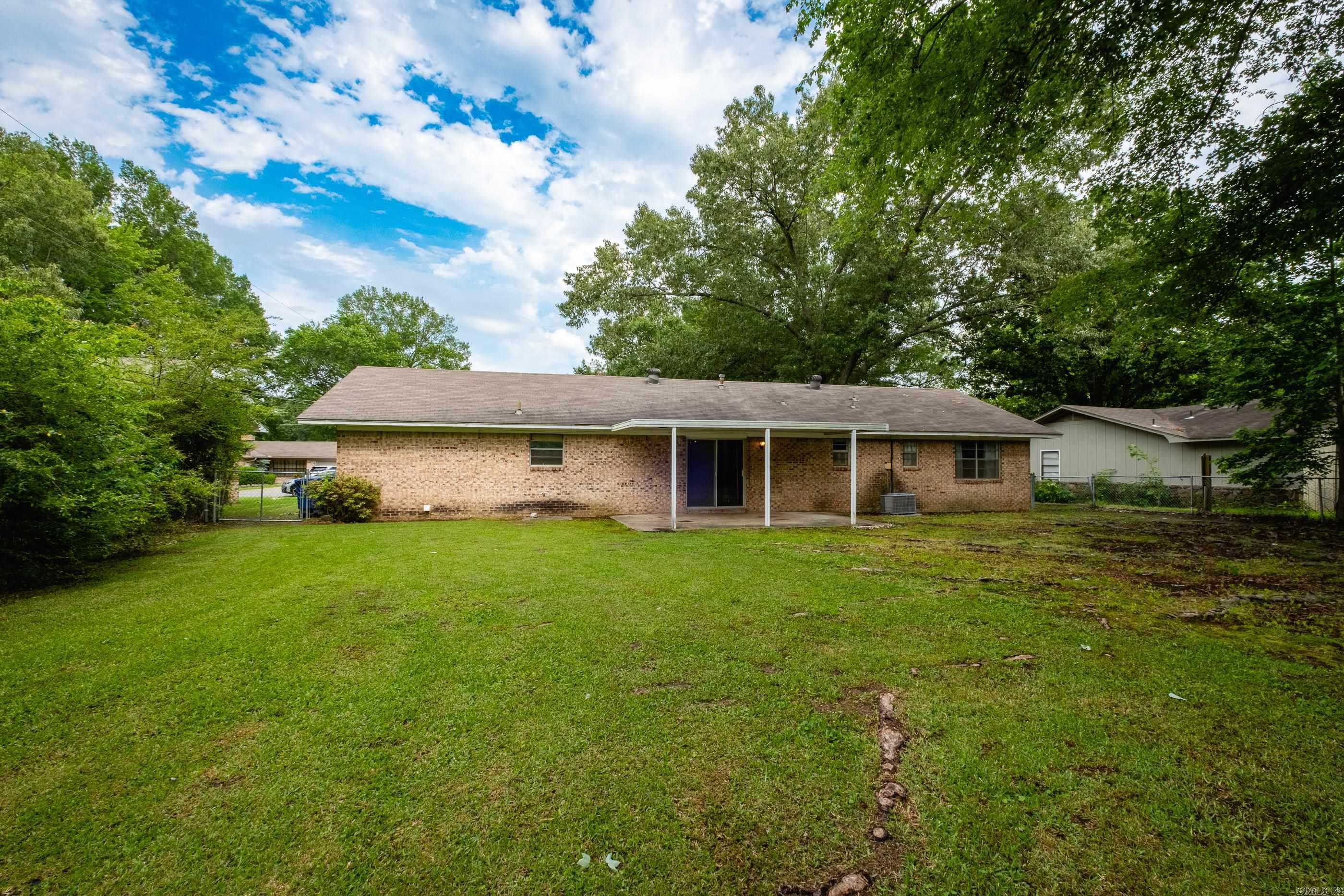123  Shamrock  Conway, AR