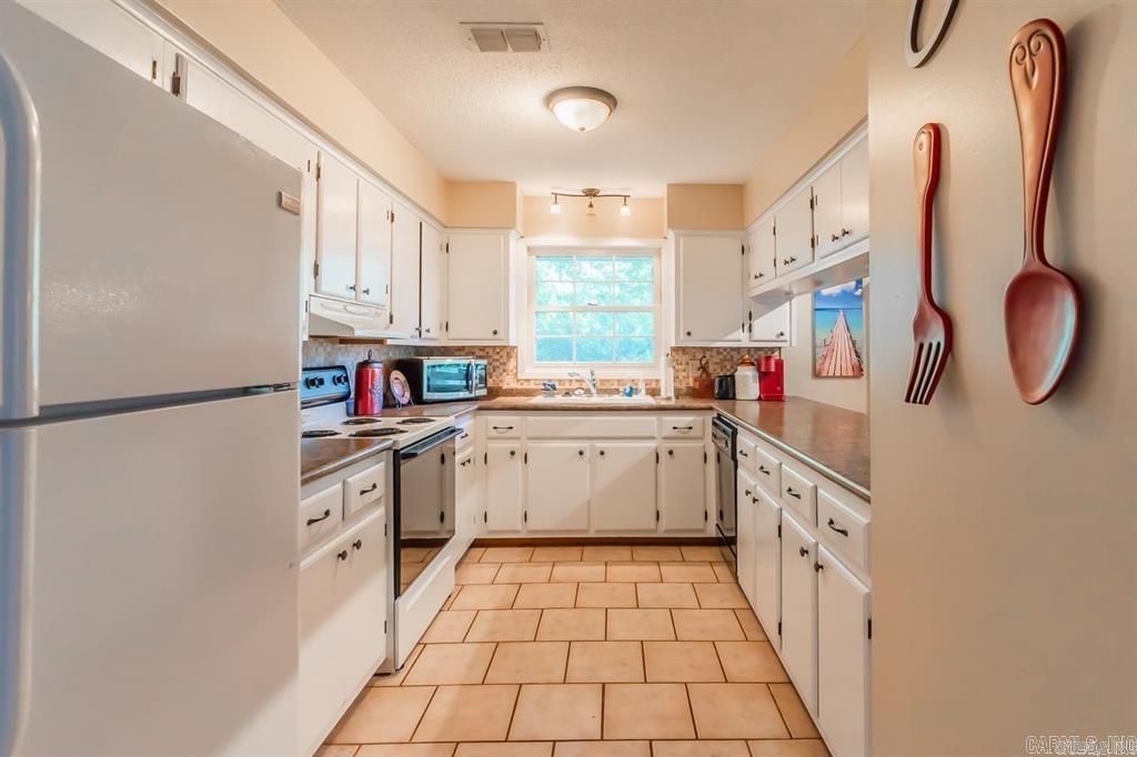 111 W Lakeshore Dr W  Cherokee Village, AR