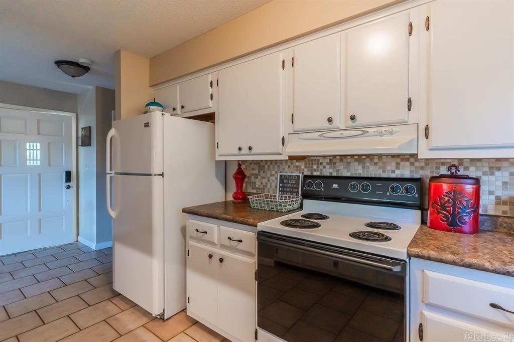 111 W Lakeshore Dr W  Cherokee Village, AR