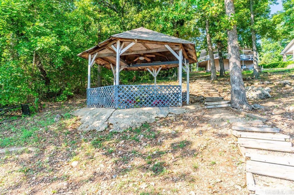 111 W Lakeshore Dr W  Cherokee Village, AR
