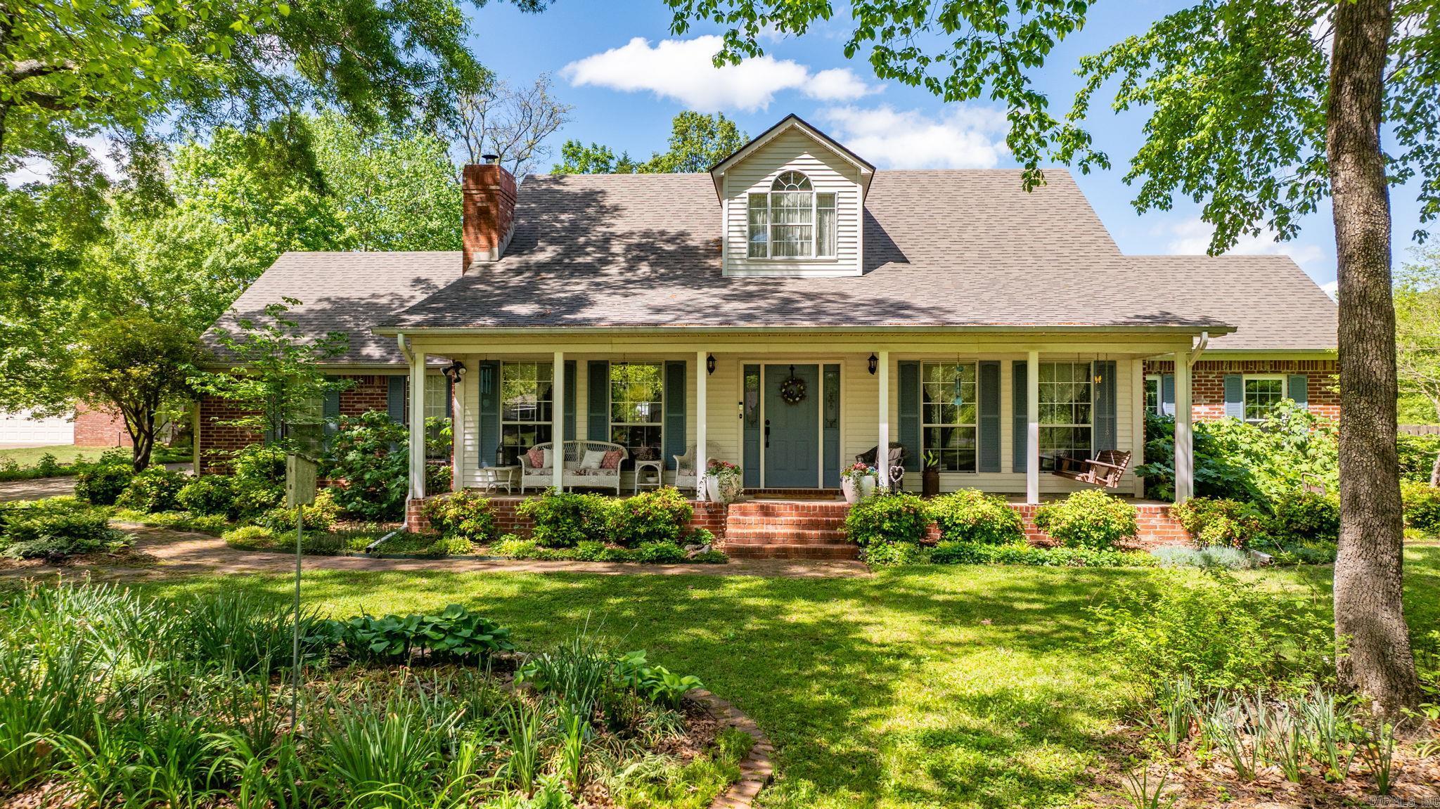 2 Dennis Dr