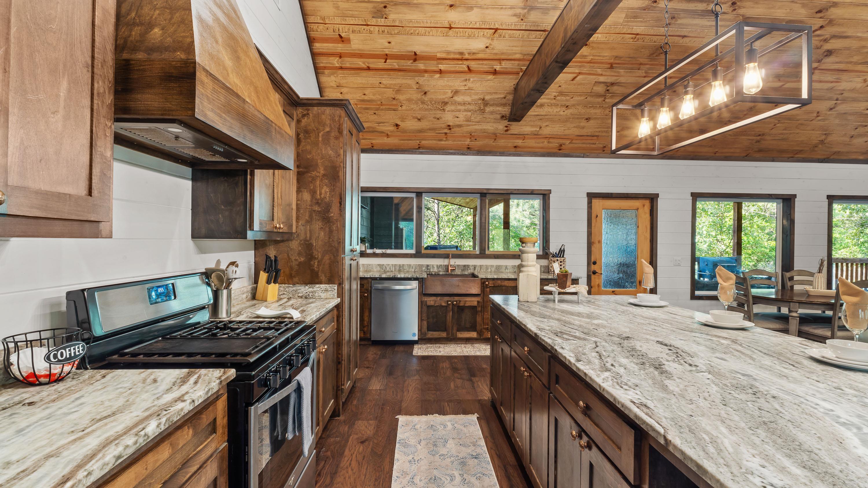 184 Hochamagnolia Trail Hochatown, OK 74728