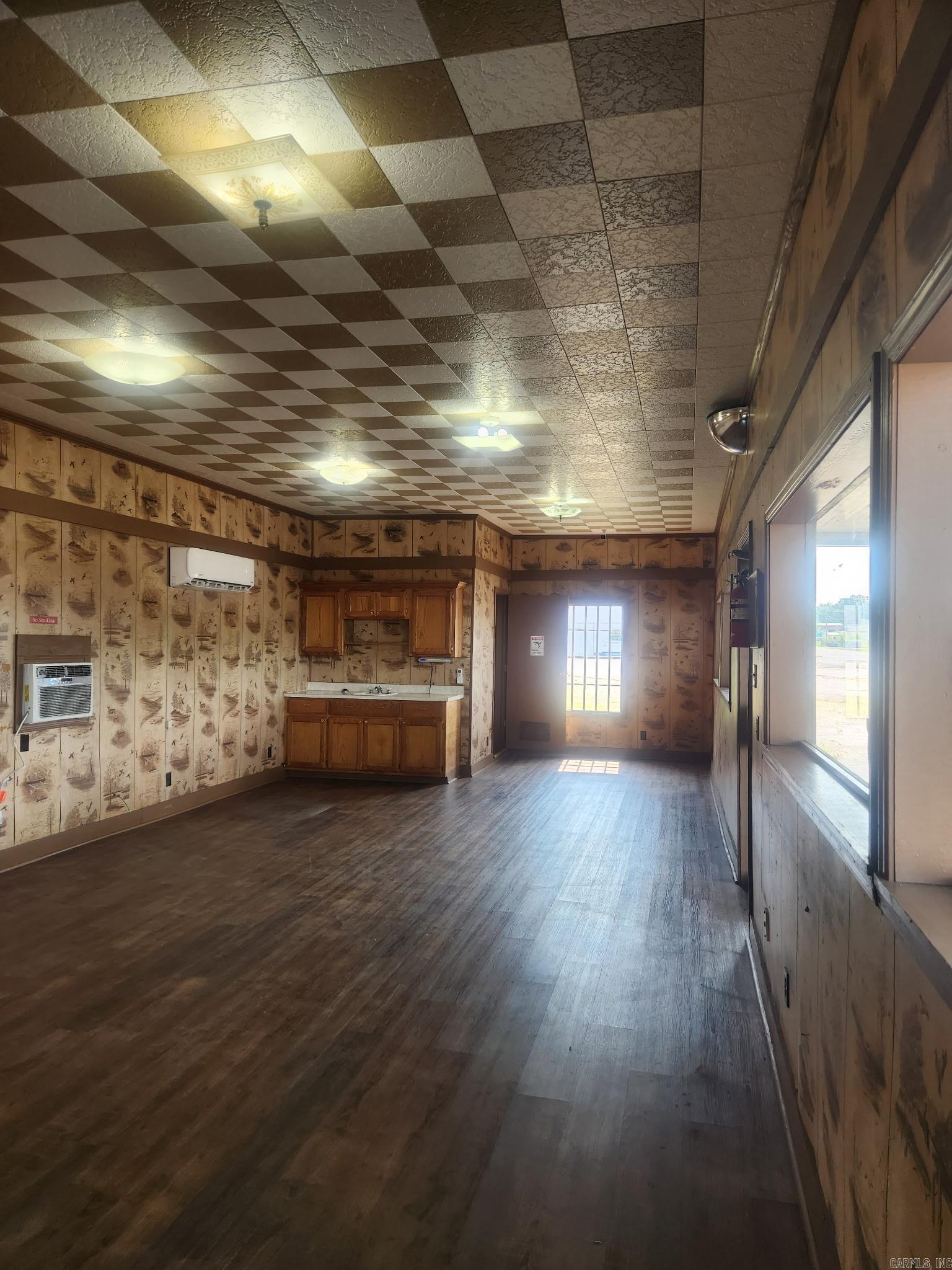 1051 E Main  Clarksville, AR