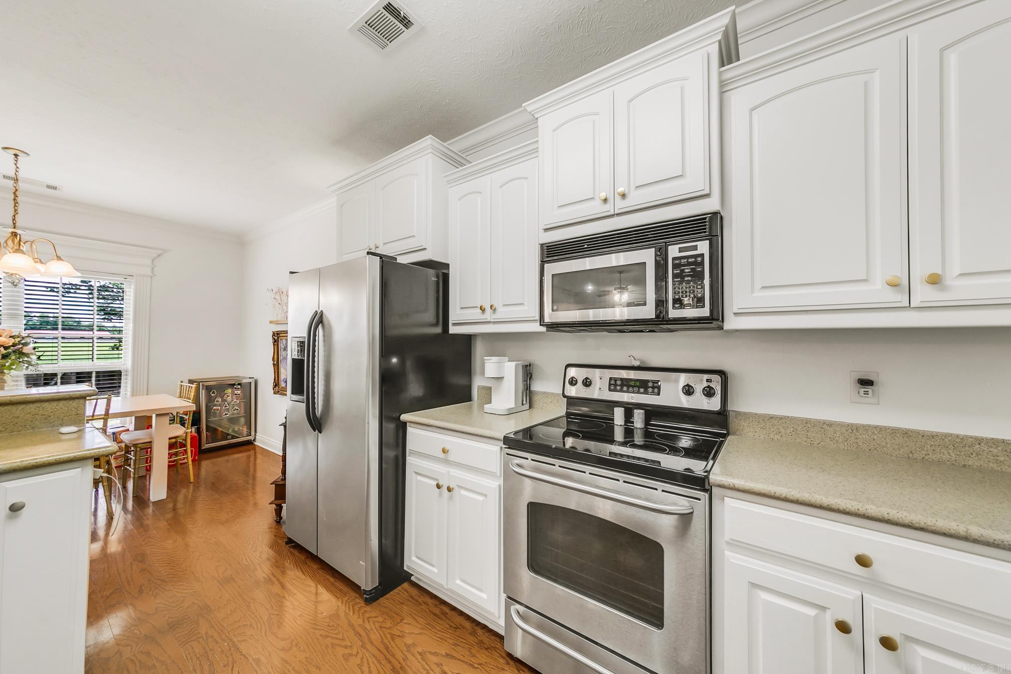 43  Earnhardt  Cabot, AR