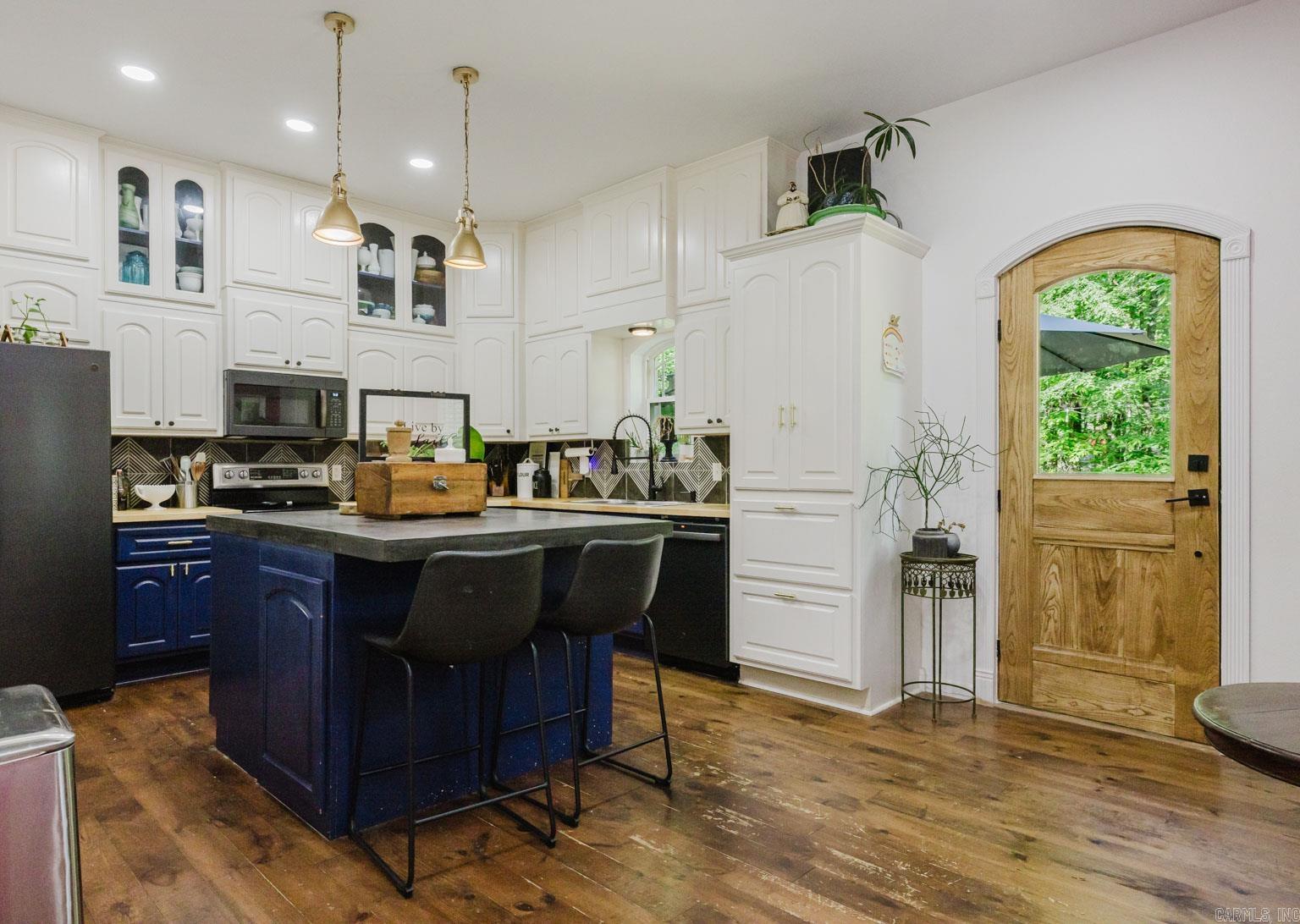 1112  Lawrence  Benton, AR