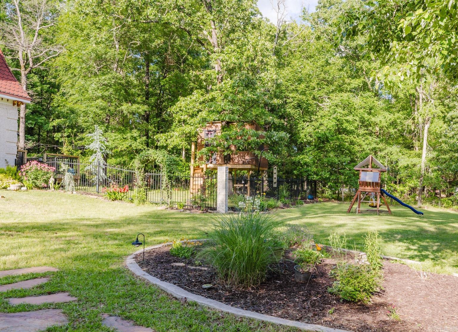1112  Lawrence  Benton, AR