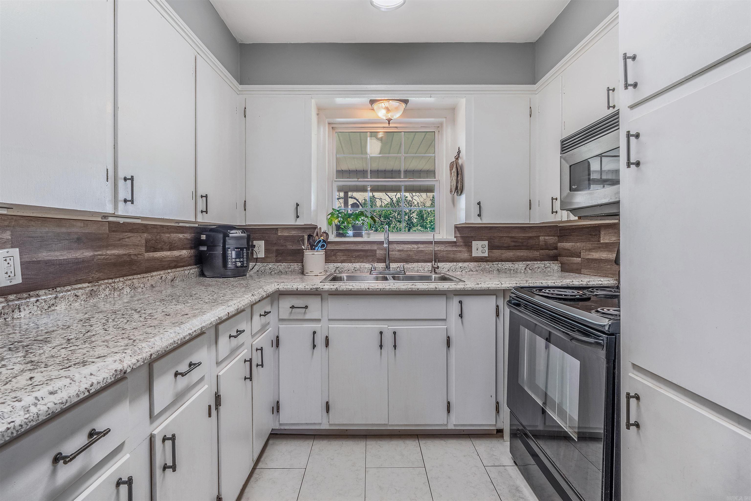 64  Castleberry  Greenbrier, AR