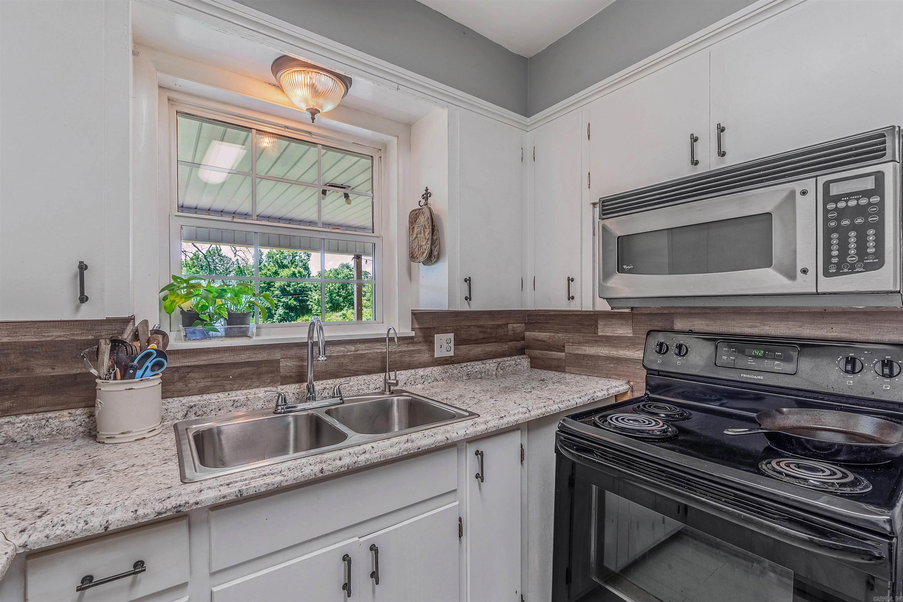 64  Castleberry  Greenbrier, AR