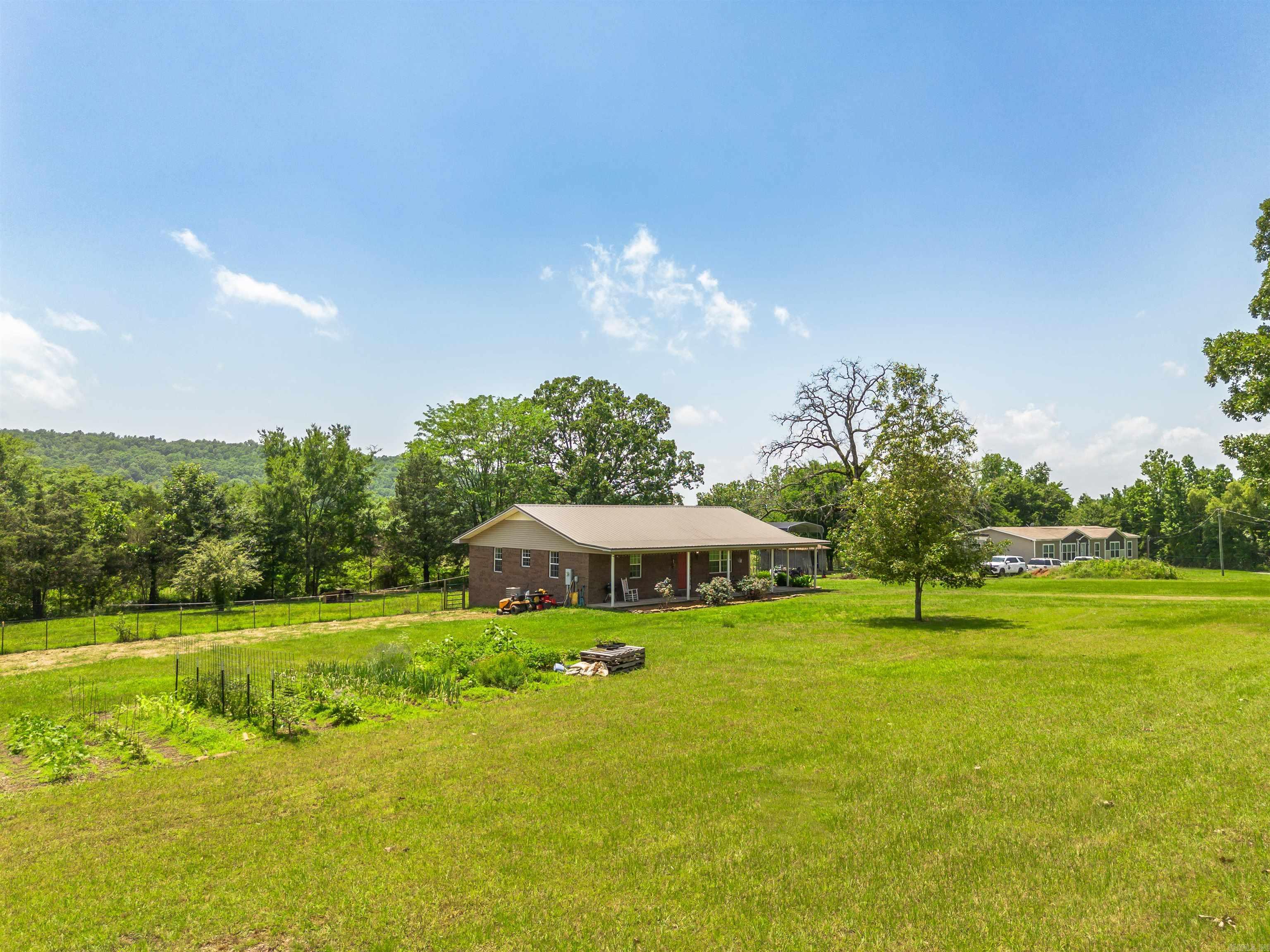 64  Castleberry  Greenbrier, AR