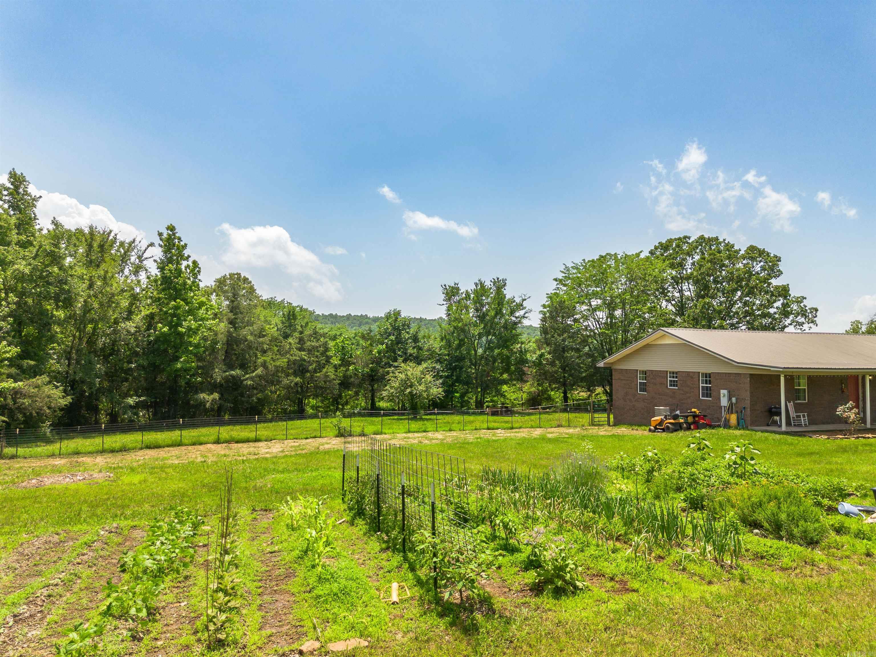 64  Castleberry  Greenbrier, AR