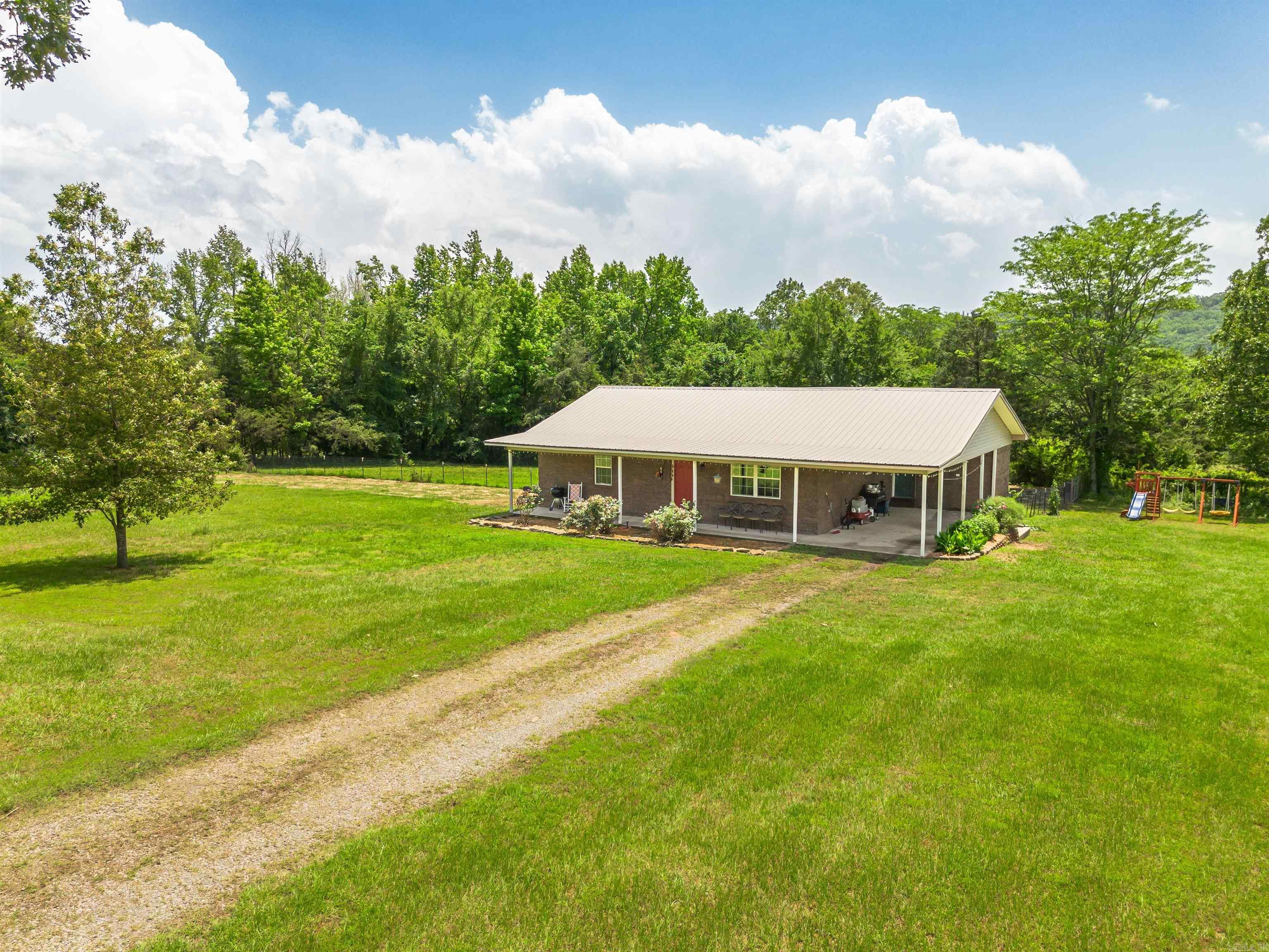 64  Castleberry  Greenbrier, AR